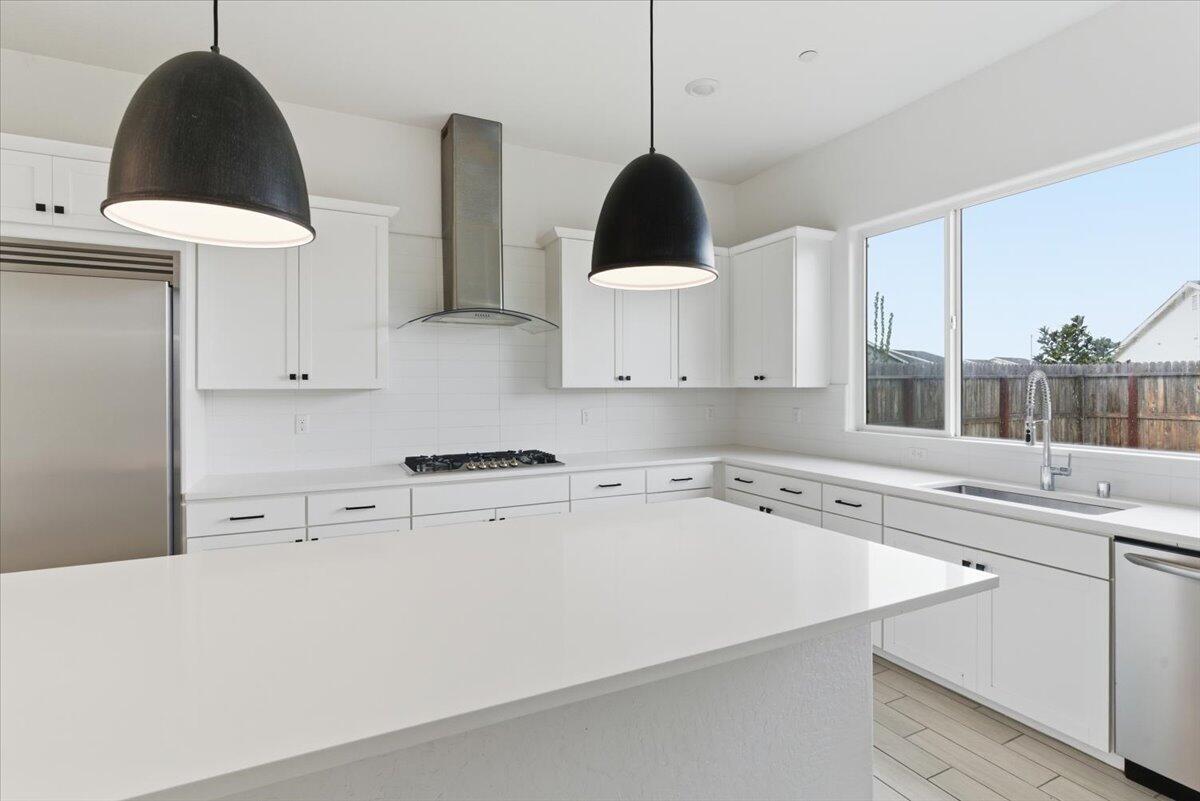 434 E Tyler Ct, Visalia, CA 93291