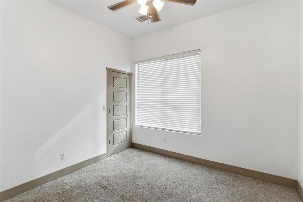 434 E Tyler Ct, Visalia, CA 93291