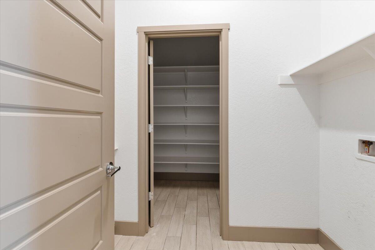 434 E Tyler Ct, Visalia, CA 93291