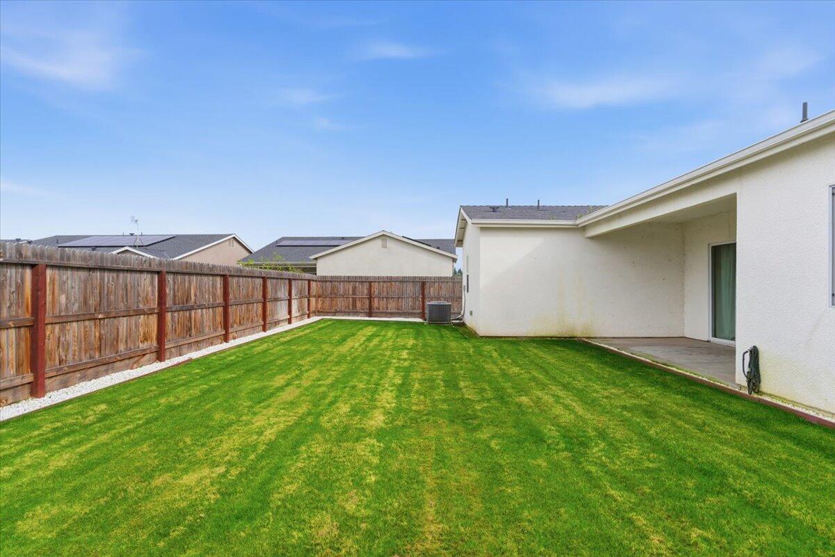 434 E Tyler Ct, Visalia, CA 93291