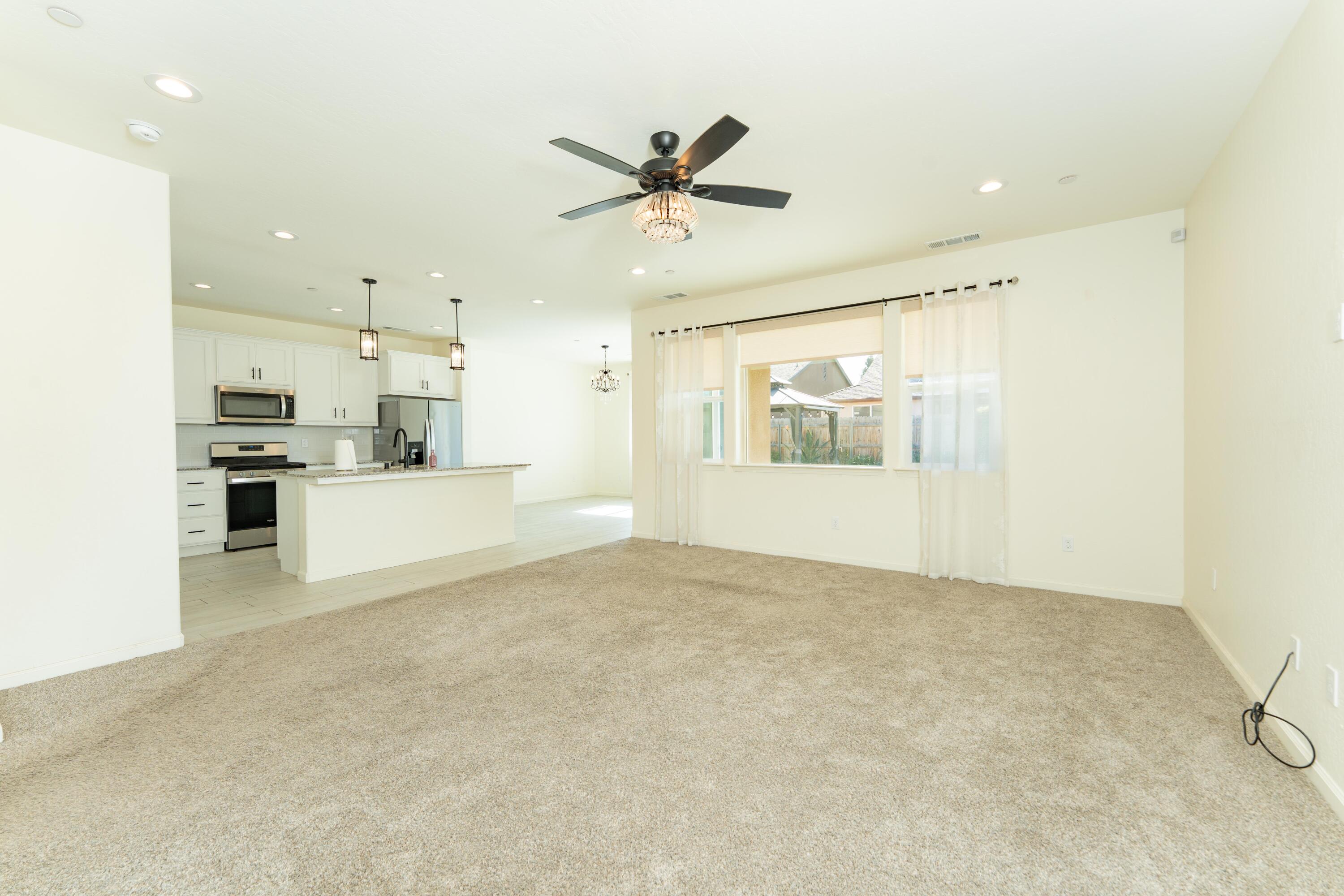 2241 E Monte Verde Ct, Visalia, CA 93292