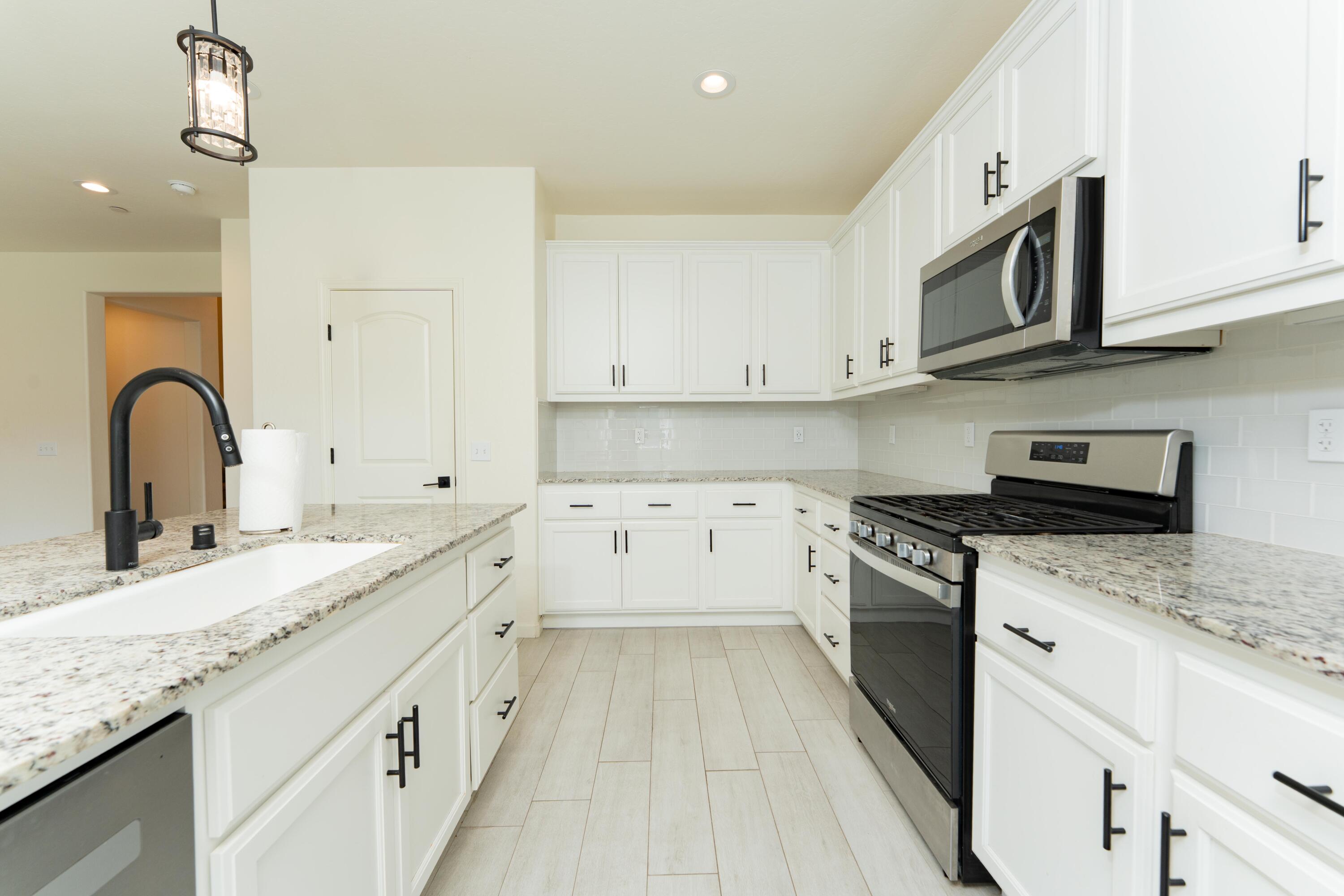 2241 E Monte Verde Ct, Visalia, CA 93292