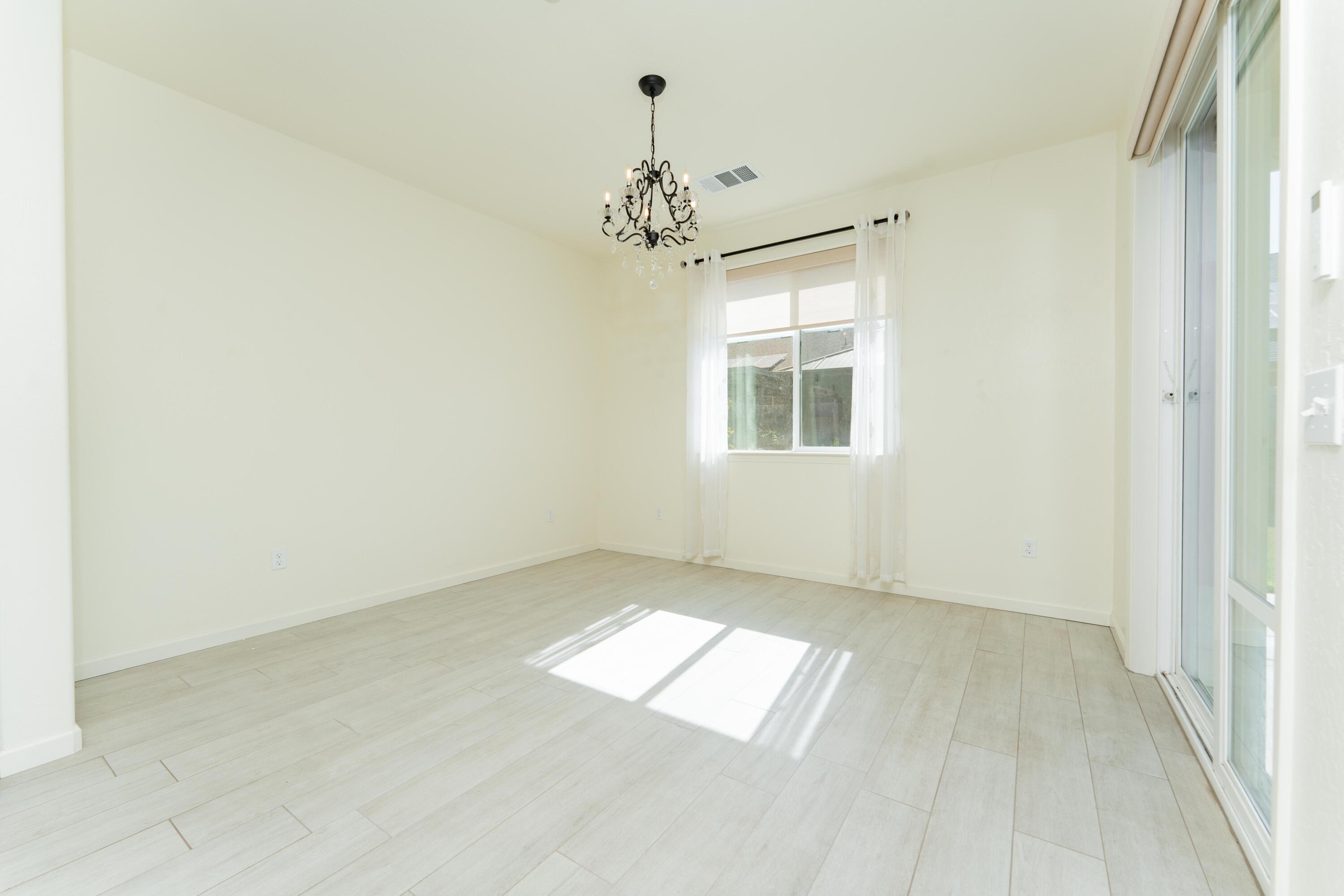 2241 E Monte Verde Ct, Visalia, CA 93292