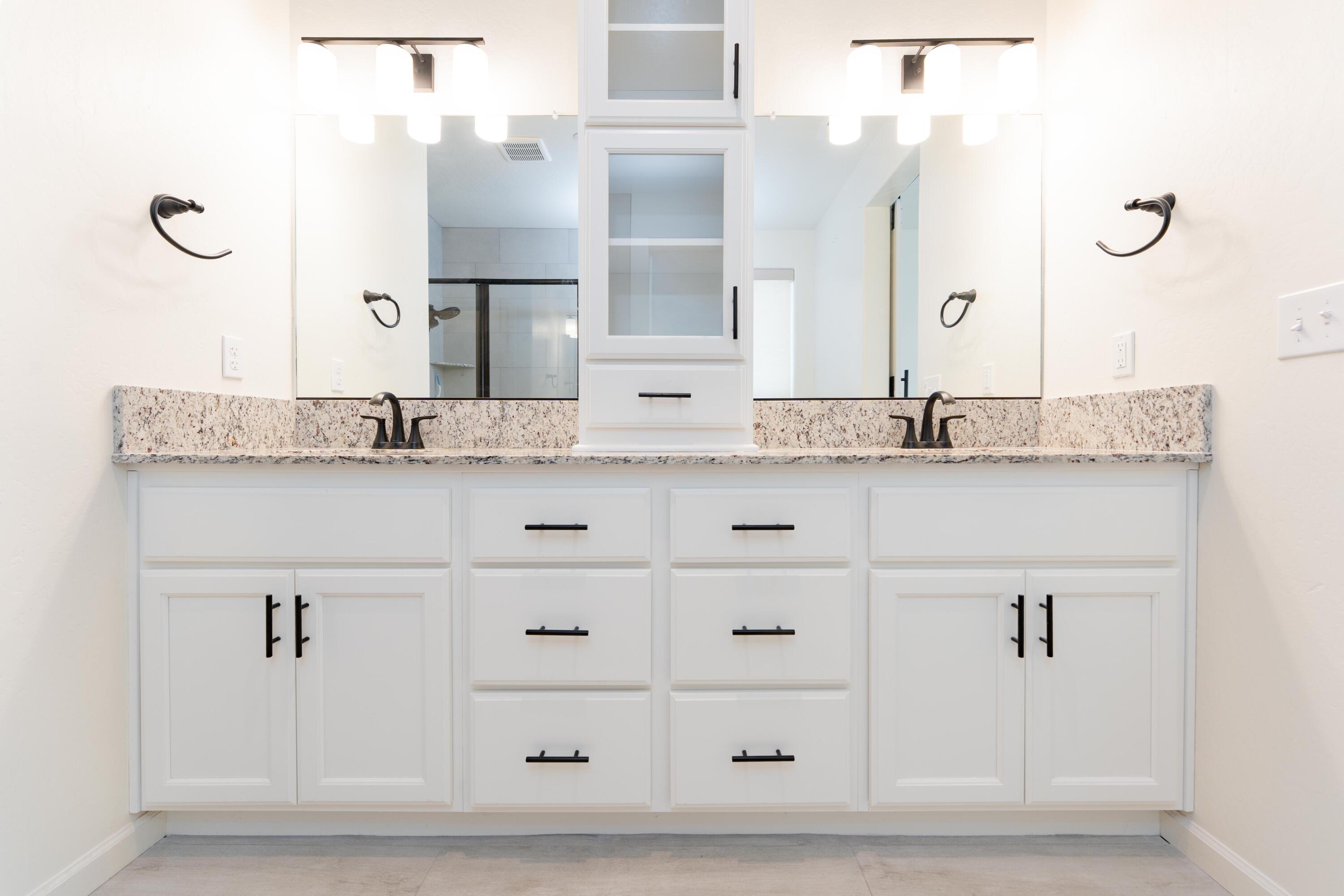 2241 E Monte Verde Ct, Visalia, CA 93292