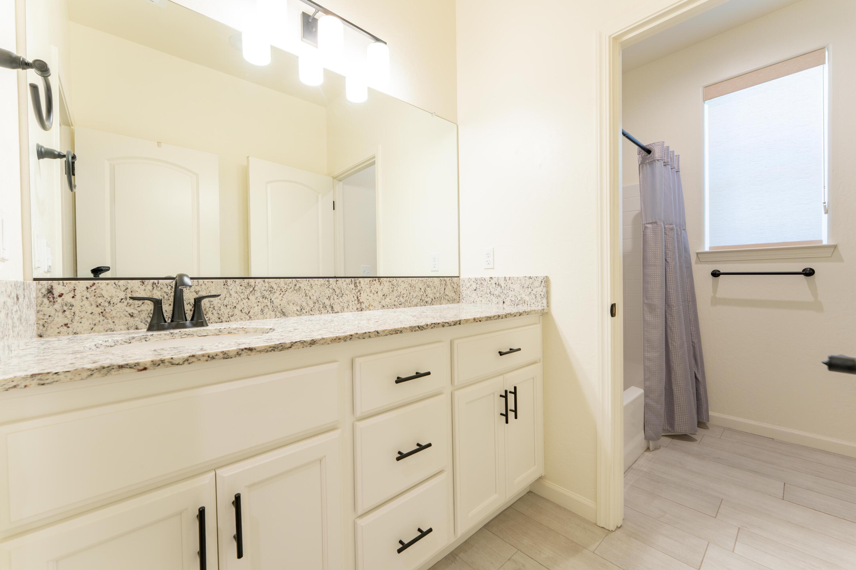 2241 E Monte Verde Ct, Visalia, CA 93292