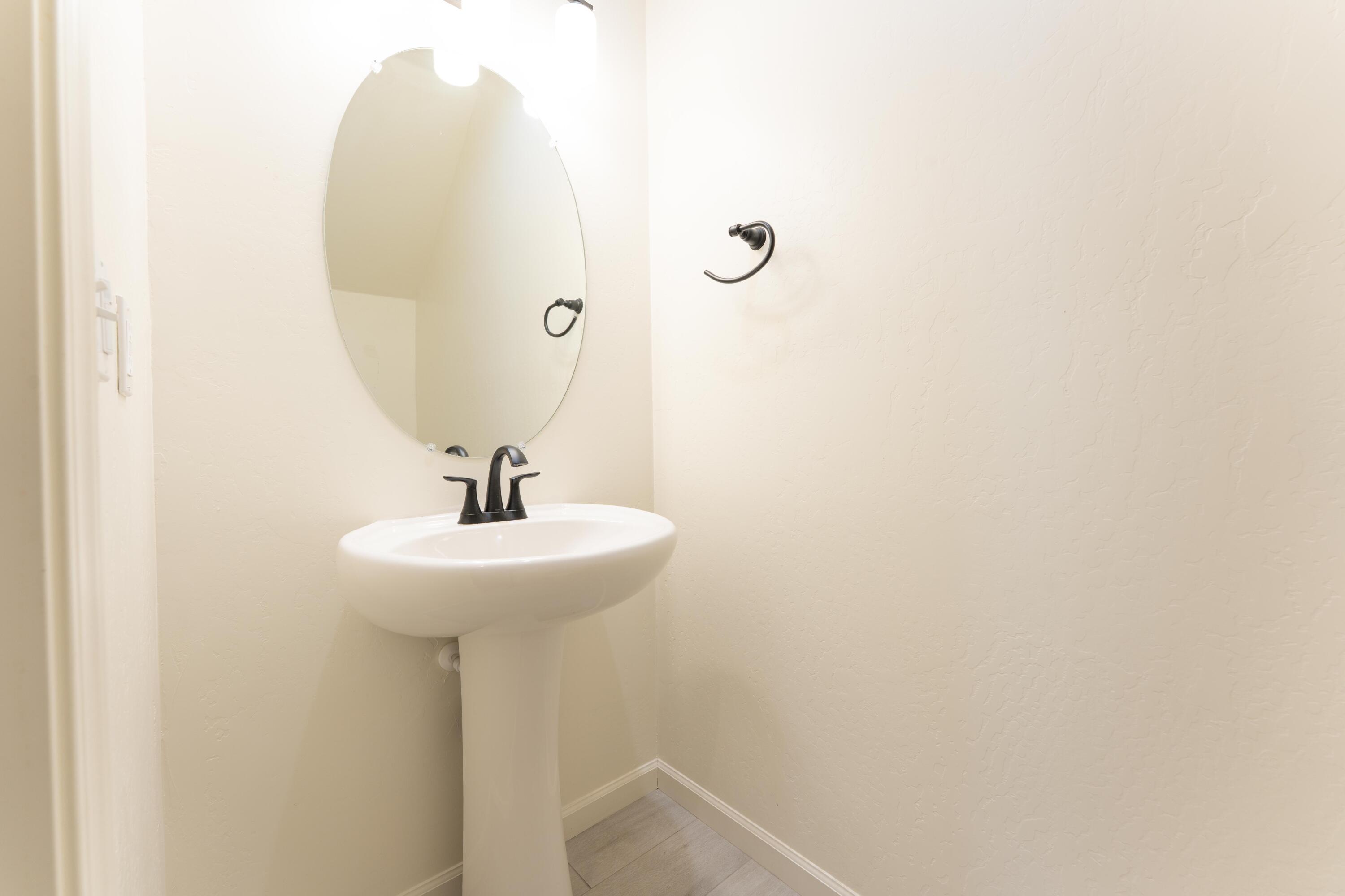 2241 E Monte Verde Ct, Visalia, CA 93292