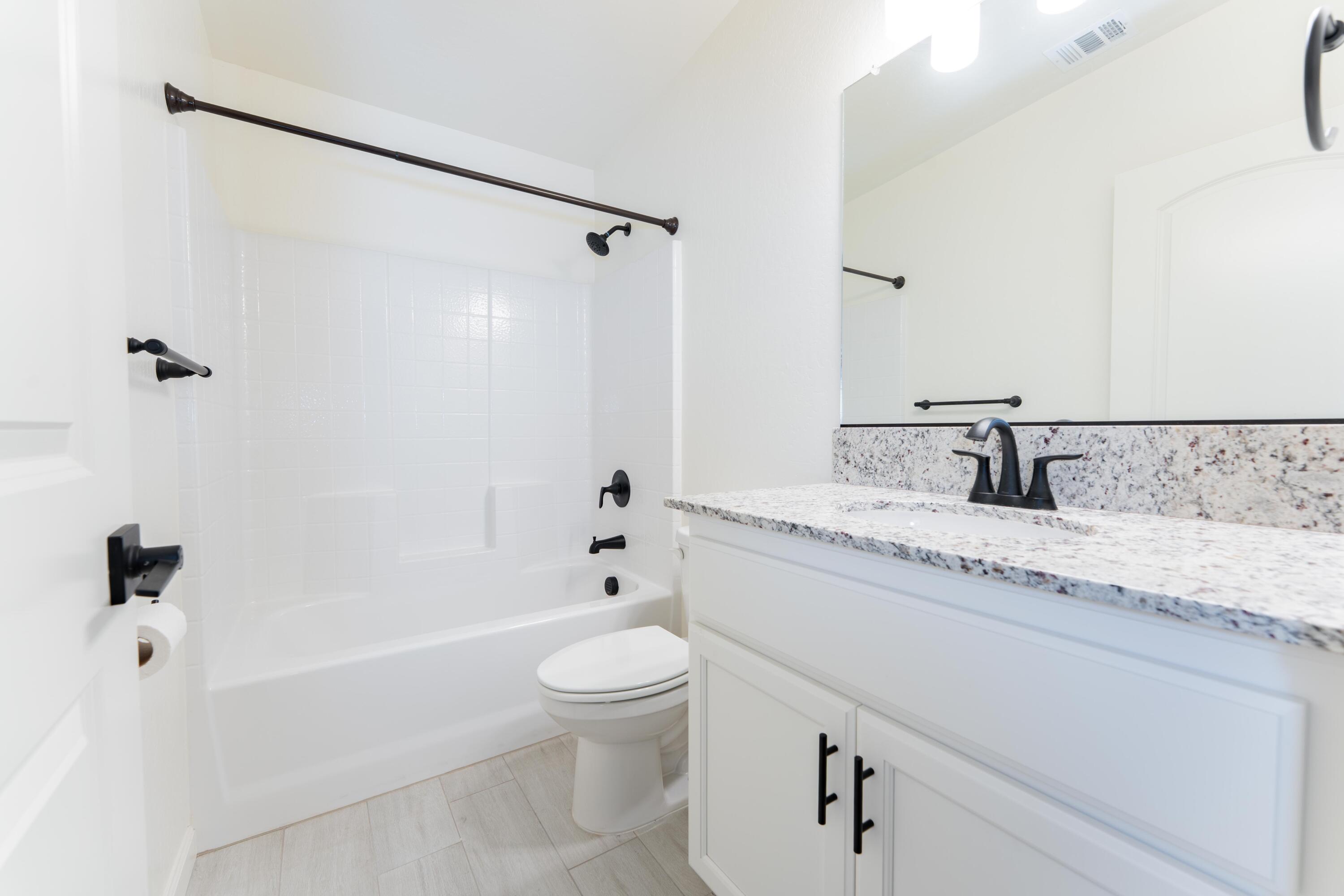 2241 E Monte Verde Ct, Visalia, CA 93292