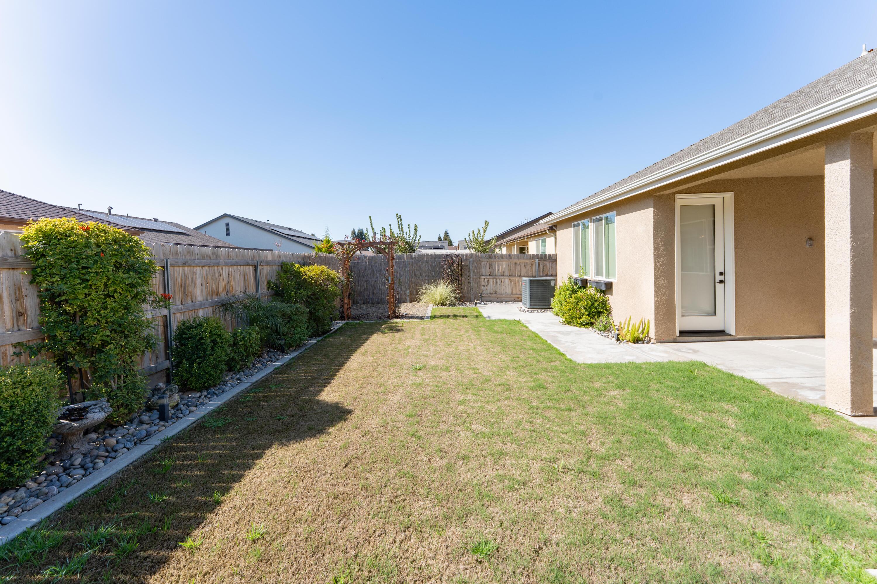 2241 E Monte Verde Ct, Visalia, CA 93292