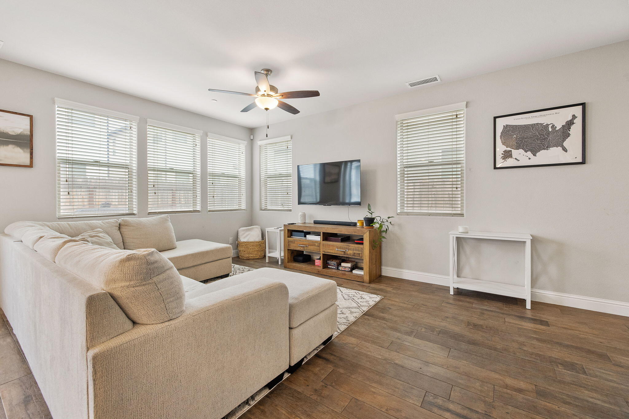 6212 E Bibi Dr, Fresno, CA 93727