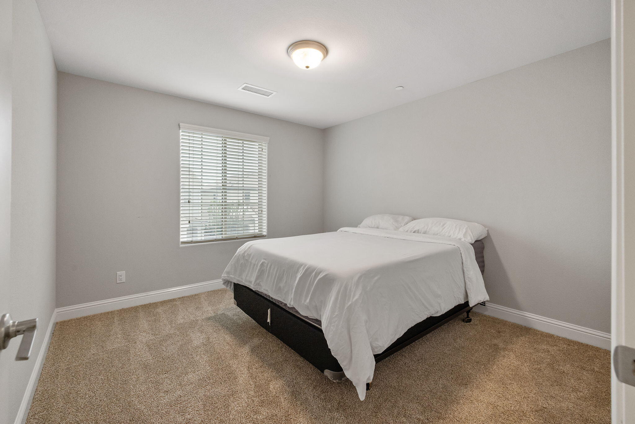 6212 E Bibi Dr, Fresno, CA 93727