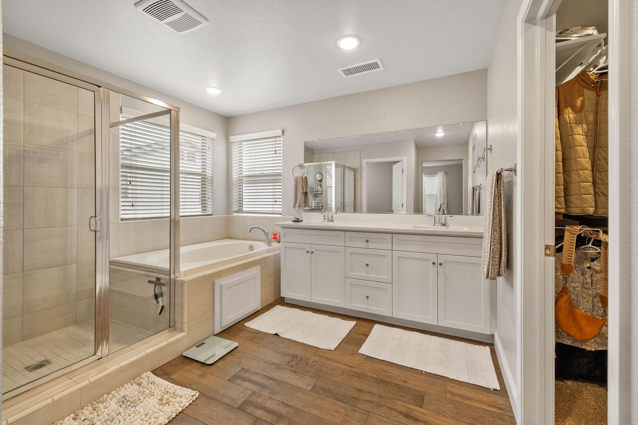 6212 E Bibi Dr, Fresno, CA 93727