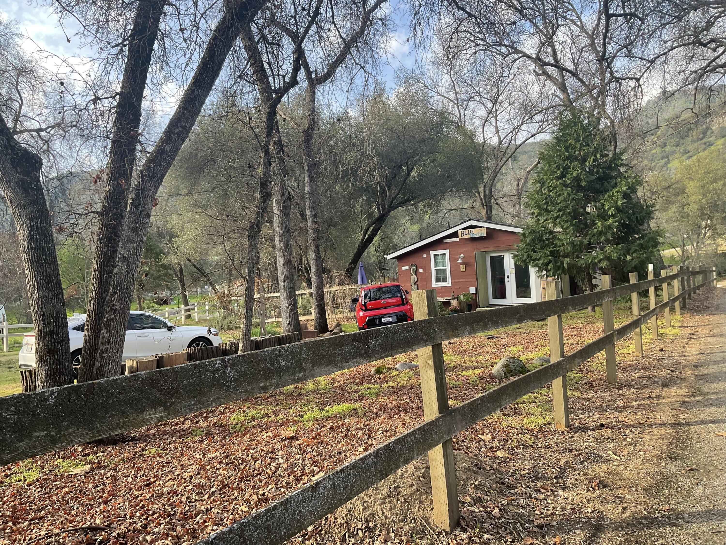 43788 Northfork Dr, Three Rivers, CA 93271