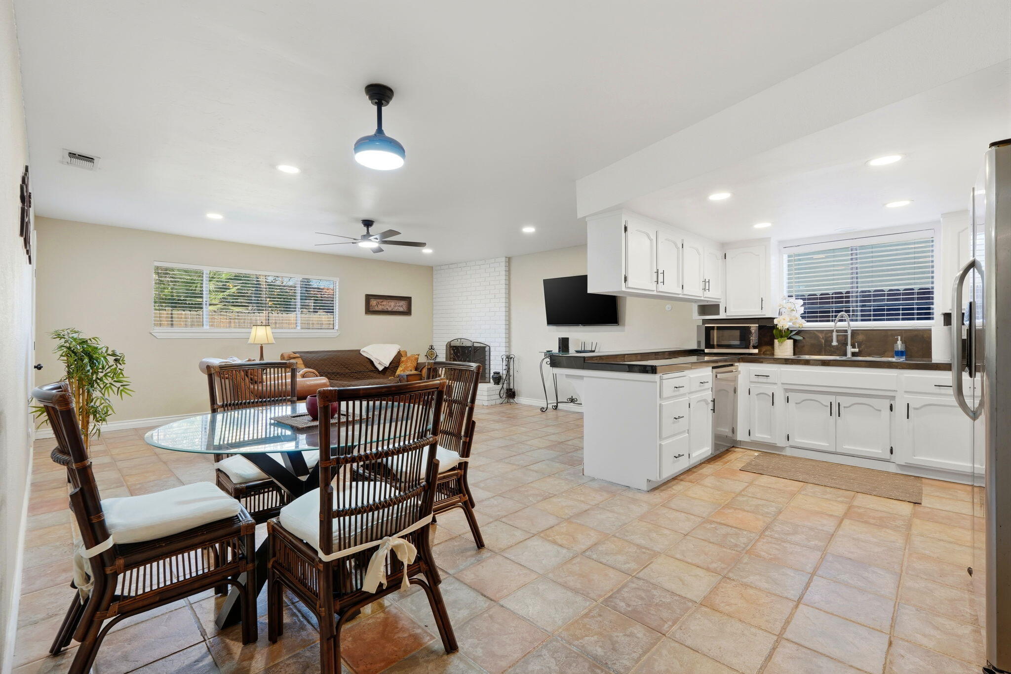 1690 Wall Ln, Porterville, CA 93257