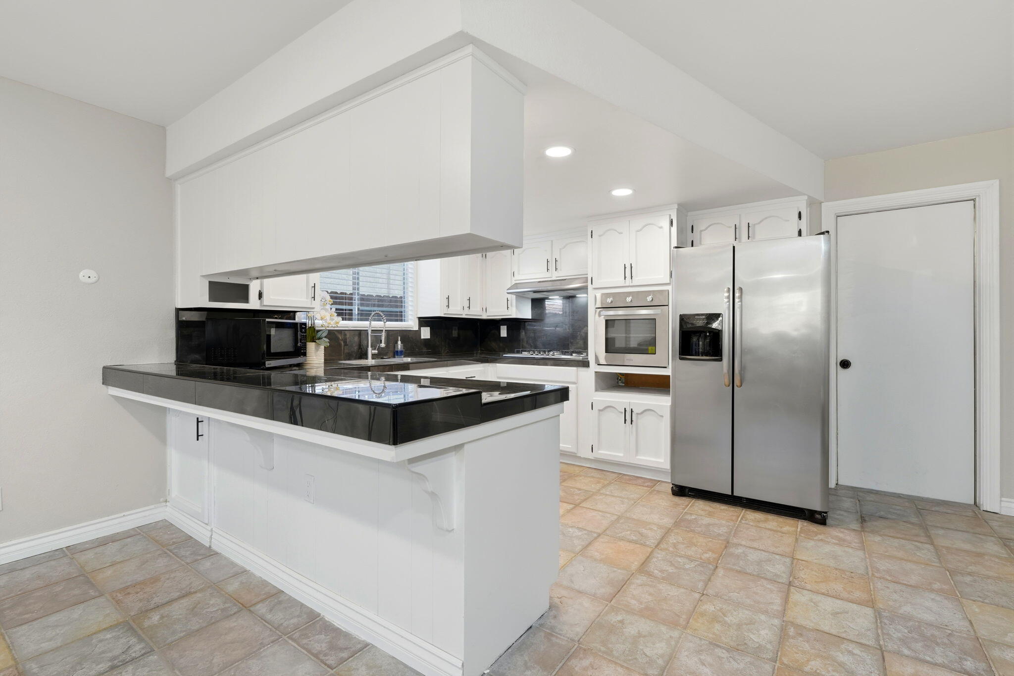 1690 Wall Ln, Porterville, CA 93257