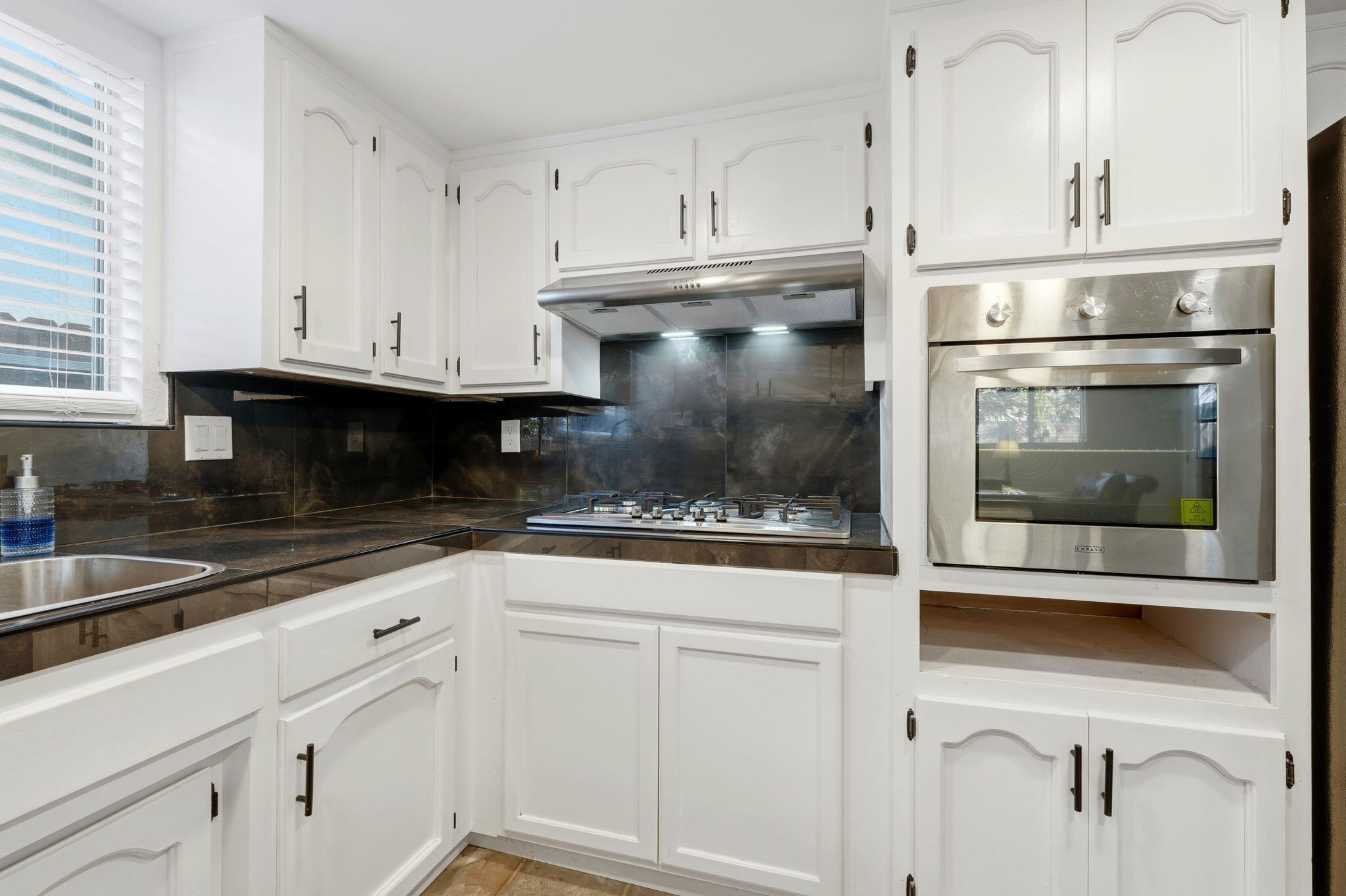 1690 Wall Ln, Porterville, CA 93257