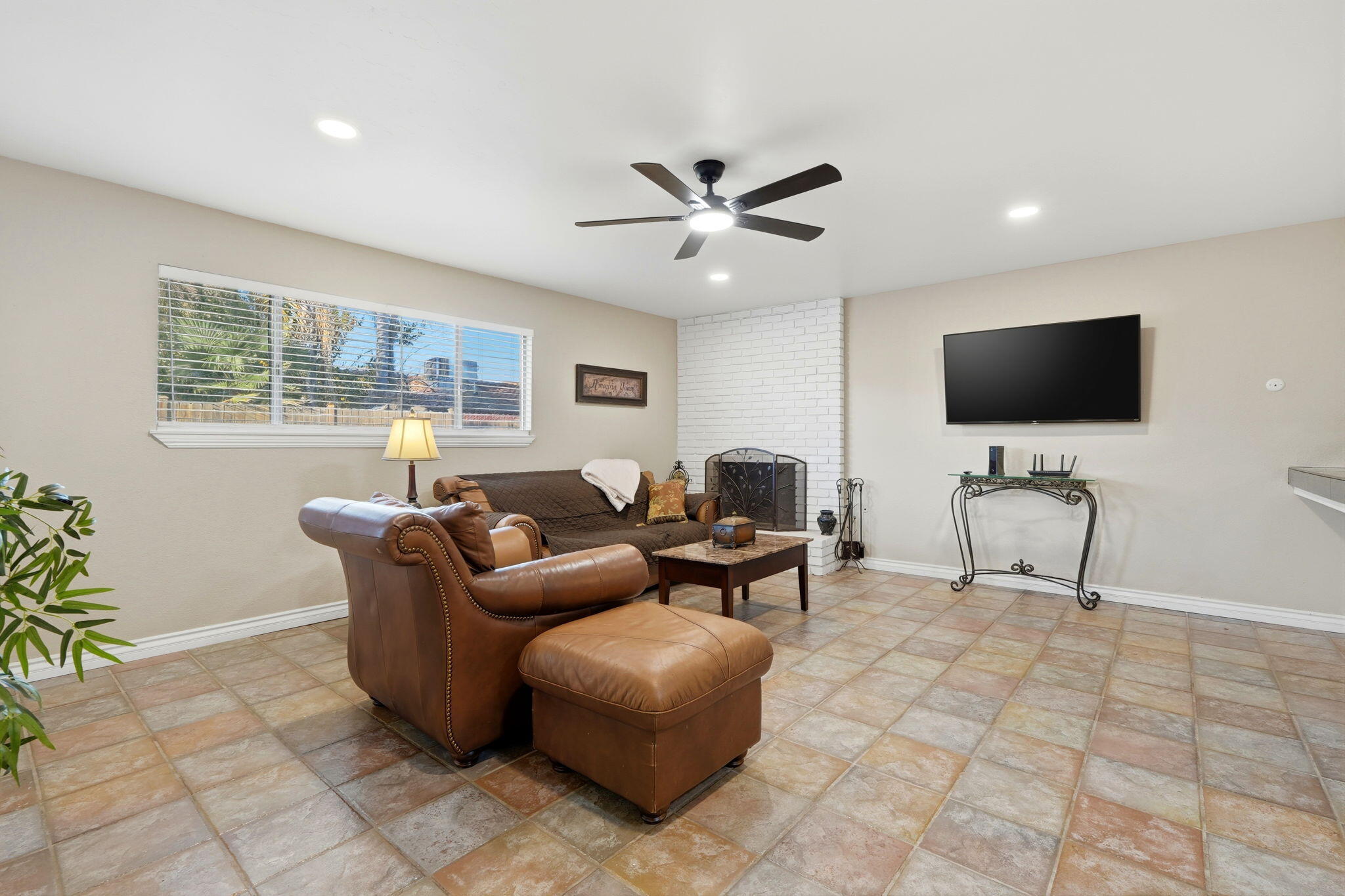 1690 Wall Ln, Porterville, CA 93257