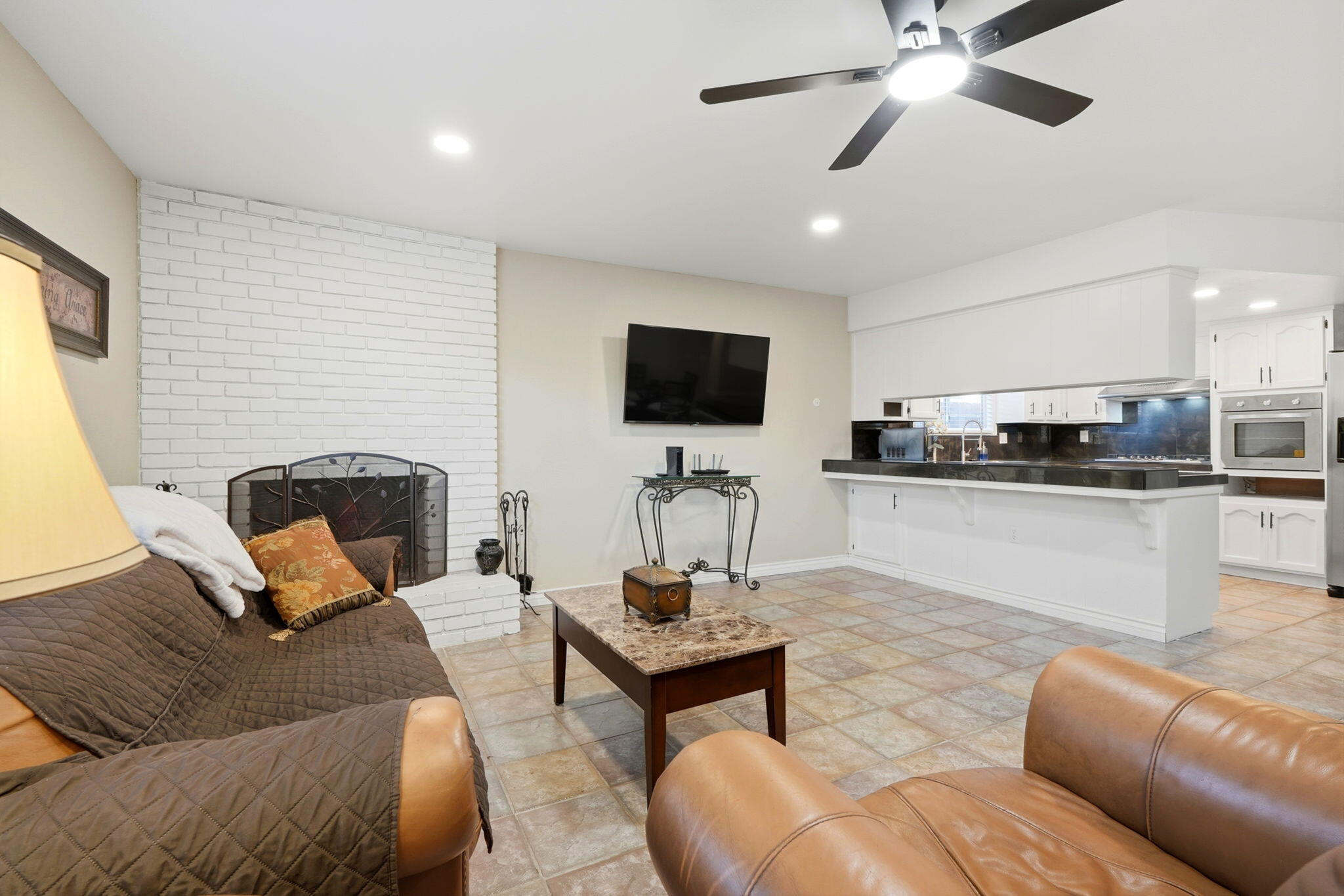 1690 Wall Ln, Porterville, CA 93257