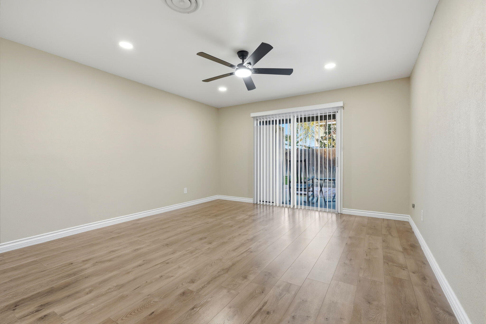 1690 Wall Ln, Porterville, CA 93257