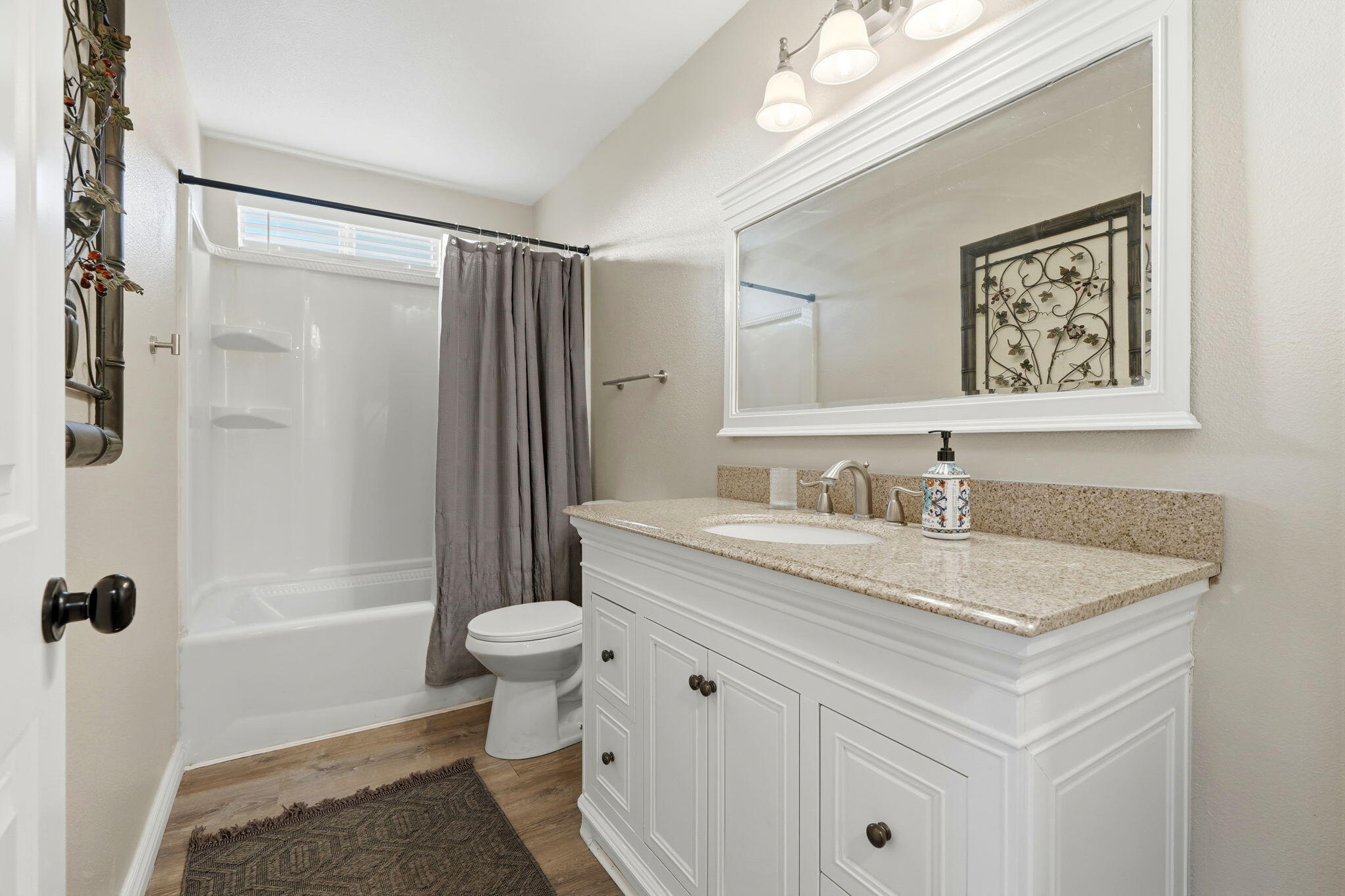 1690 Wall Ln, Porterville, CA 93257