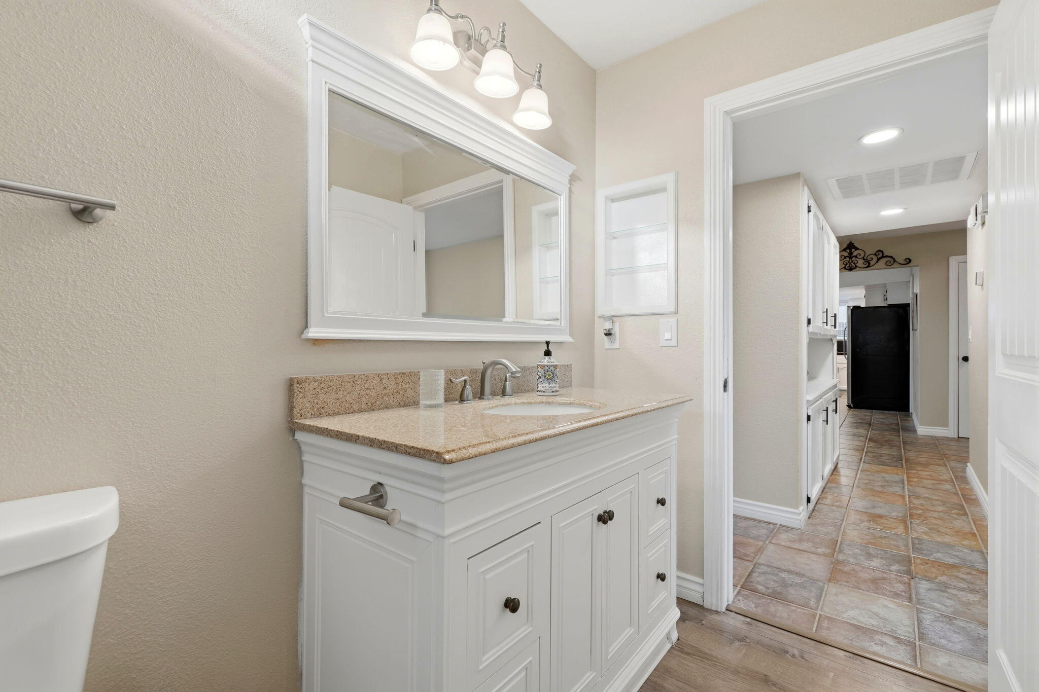 1690 Wall Ln, Porterville, CA 93257