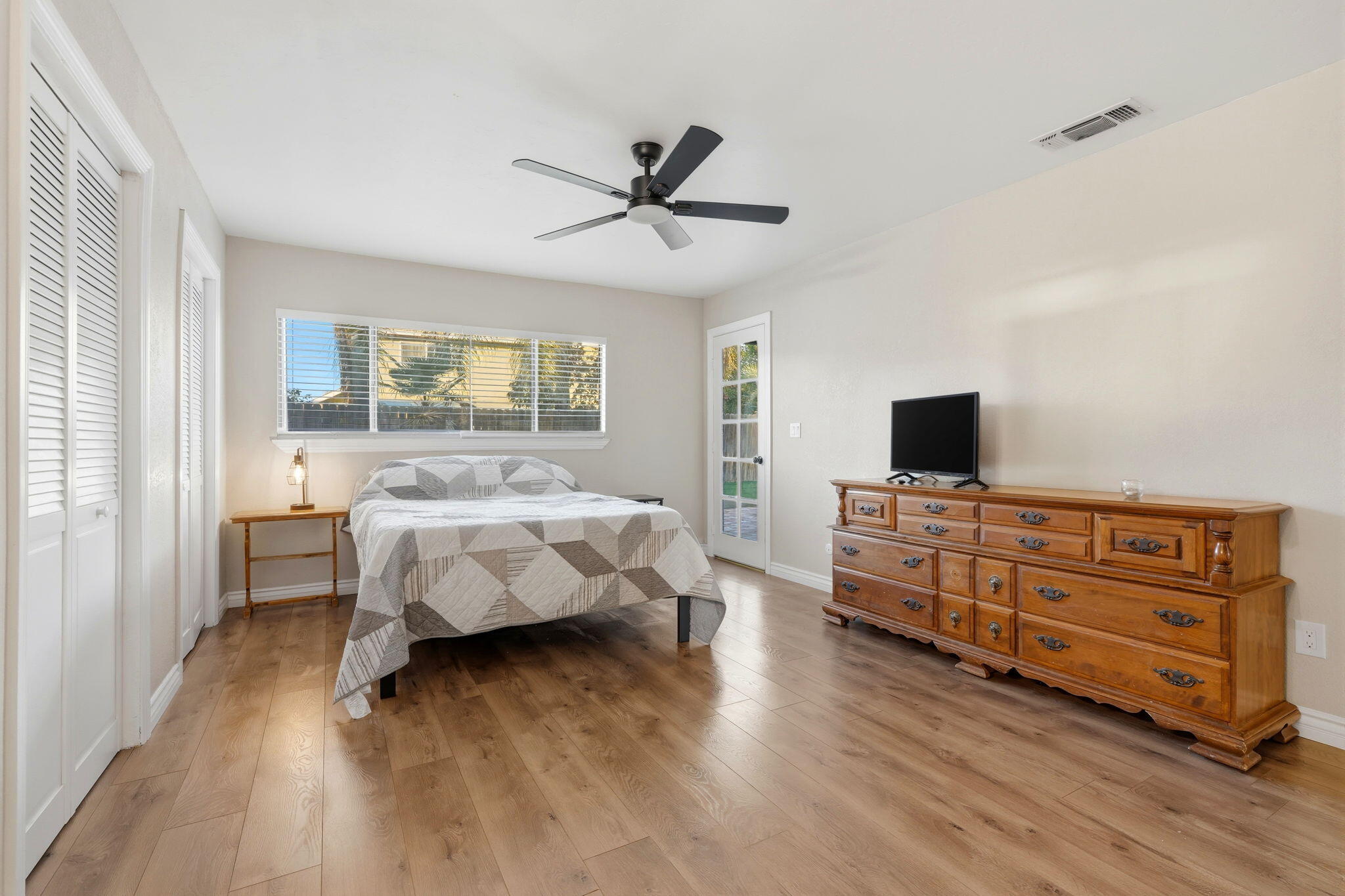 1690 Wall Ln, Porterville, CA 93257