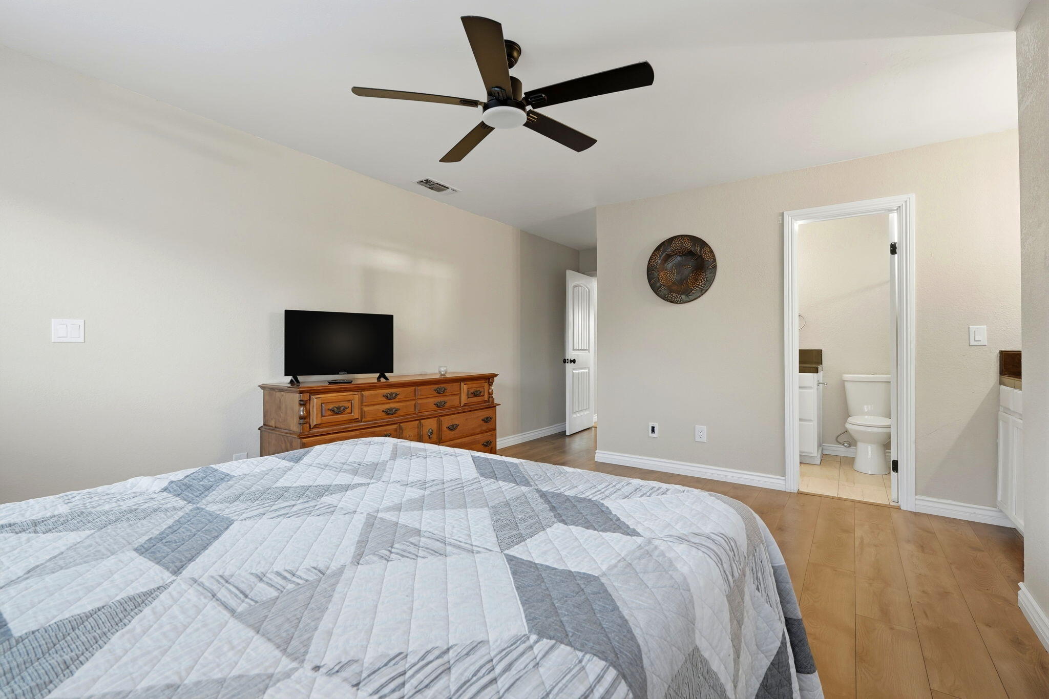 1690 Wall Ln, Porterville, CA 93257