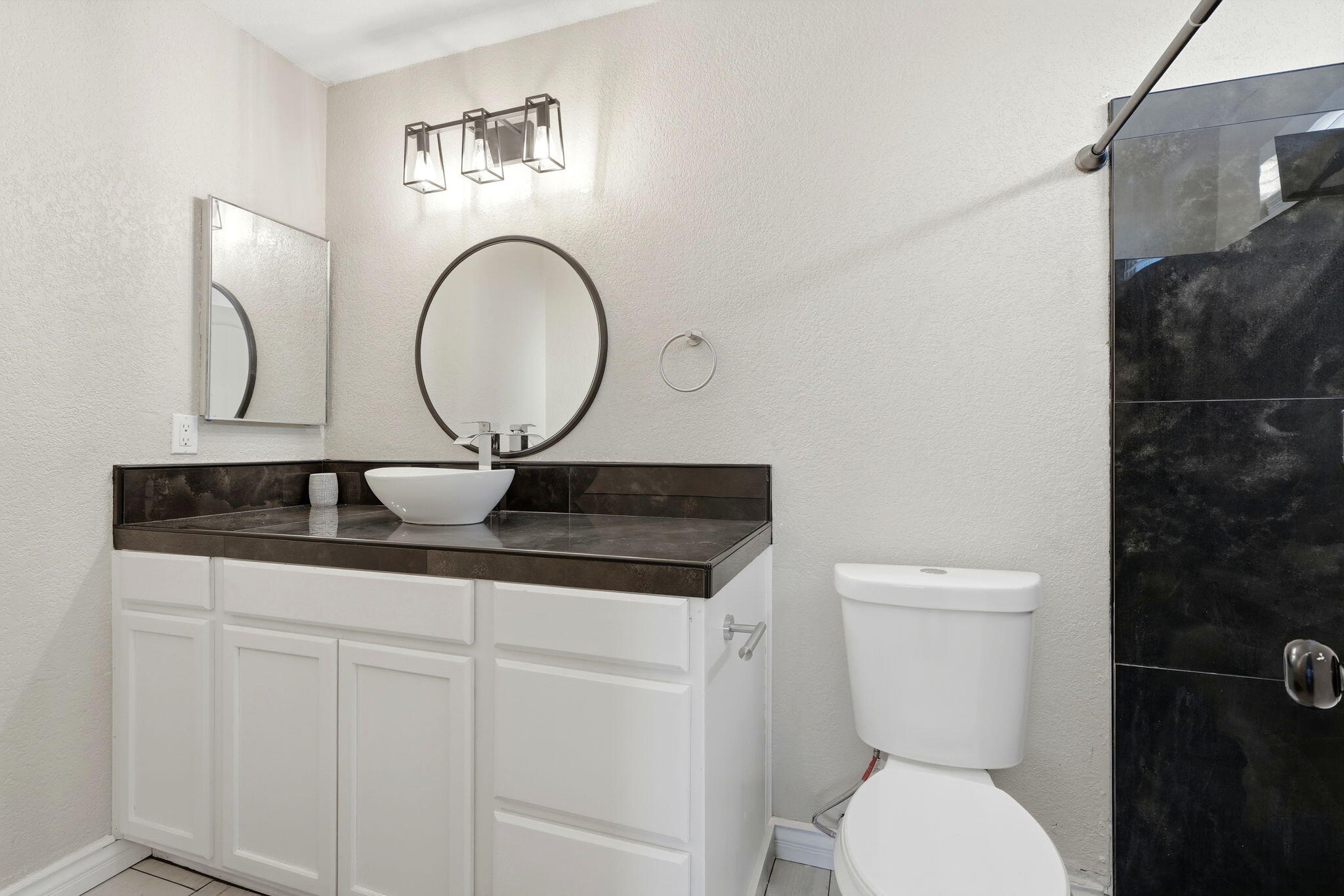 1690 Wall Ln, Porterville, CA 93257