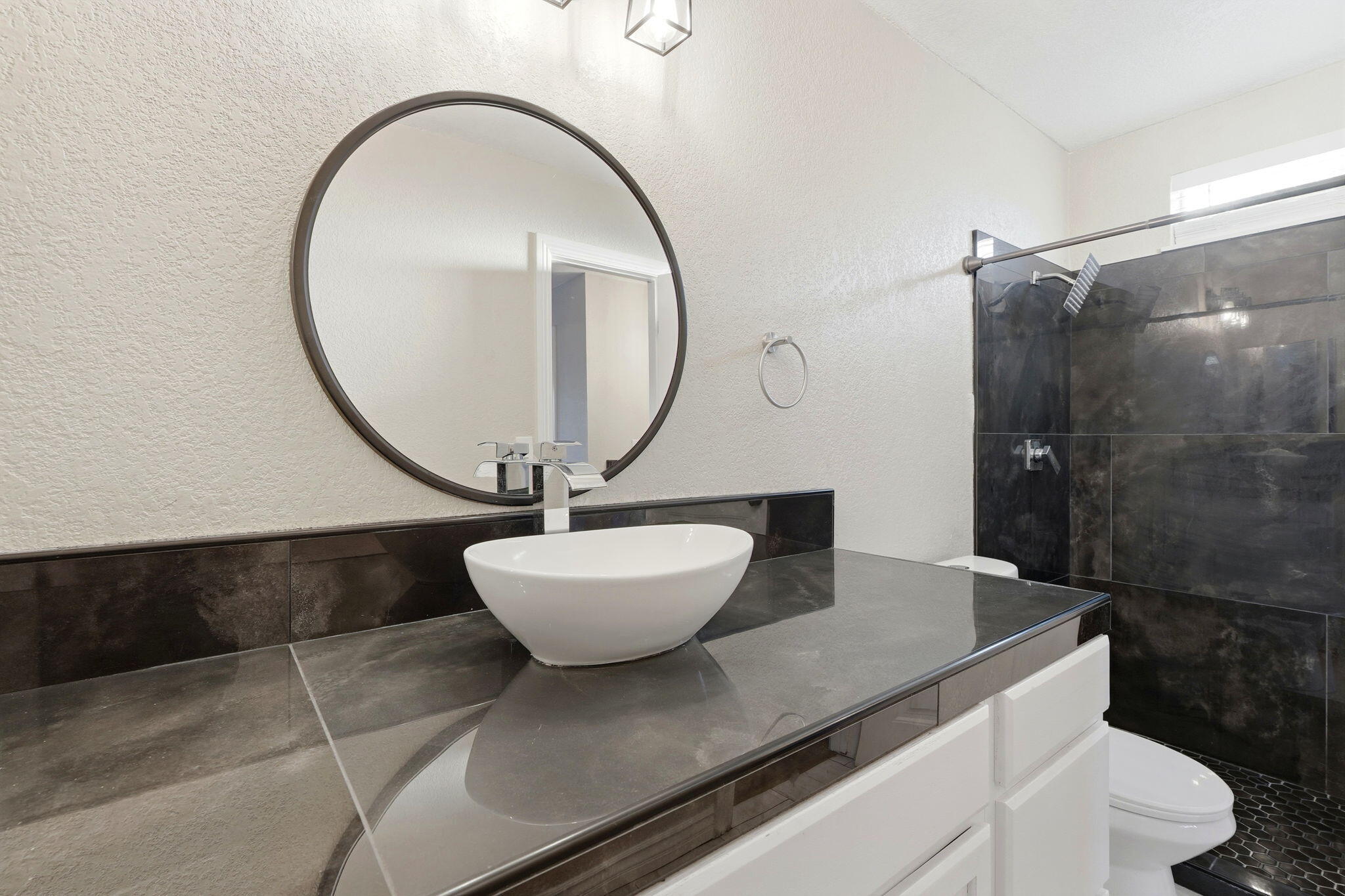 1690 Wall Ln, Porterville, CA 93257