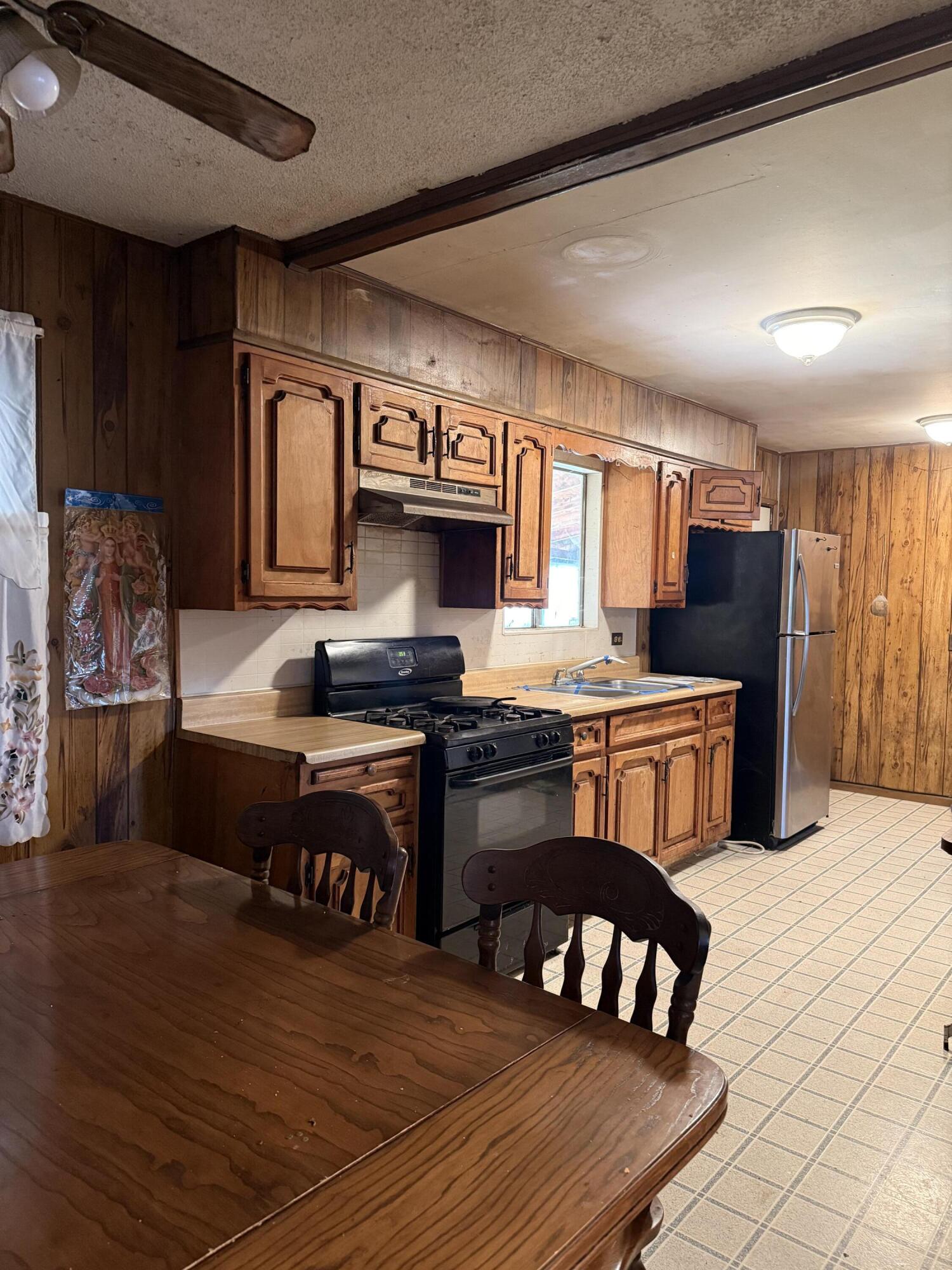 40284 Ralph Rd, Cutler, CA 93615