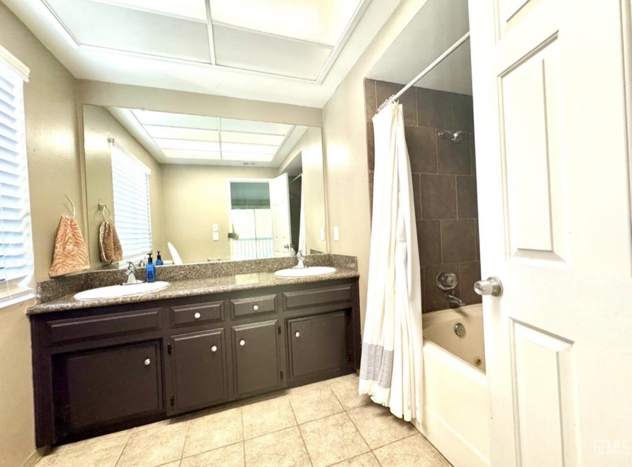 4136 Pinewood Lake Dr, Bakersfield, CA 93309