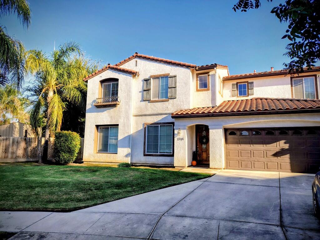 1214 N Julieann Ct, Visalia, CA 93277