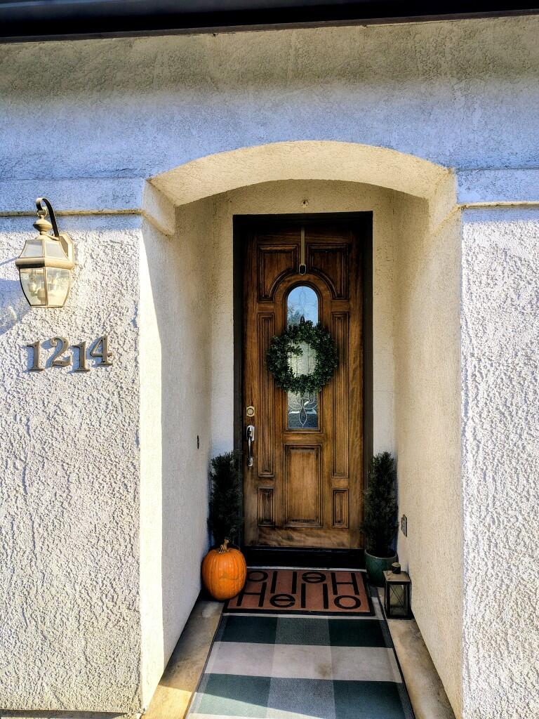 1214 N Julieann Ct, Visalia, CA 93277