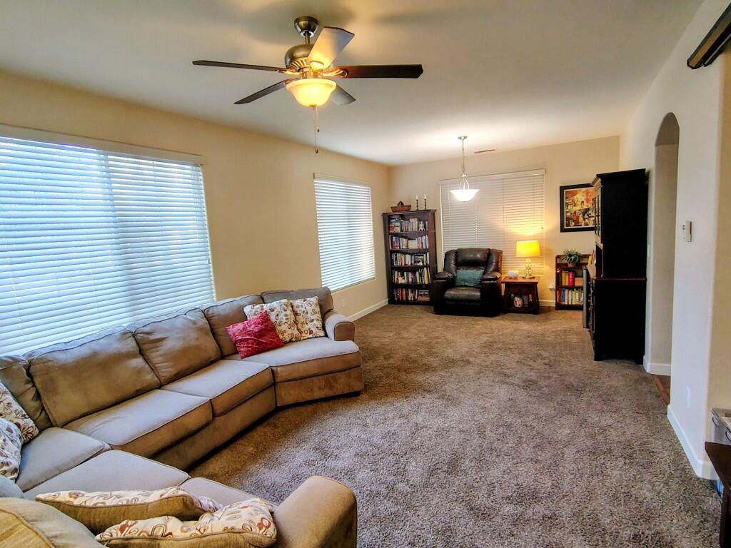 1214 N Julieann Ct, Visalia, CA 93277