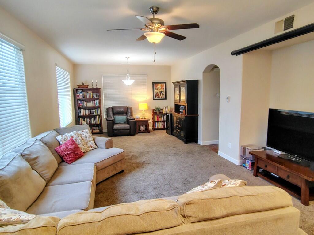 1214 N Julieann Ct, Visalia, CA 93277