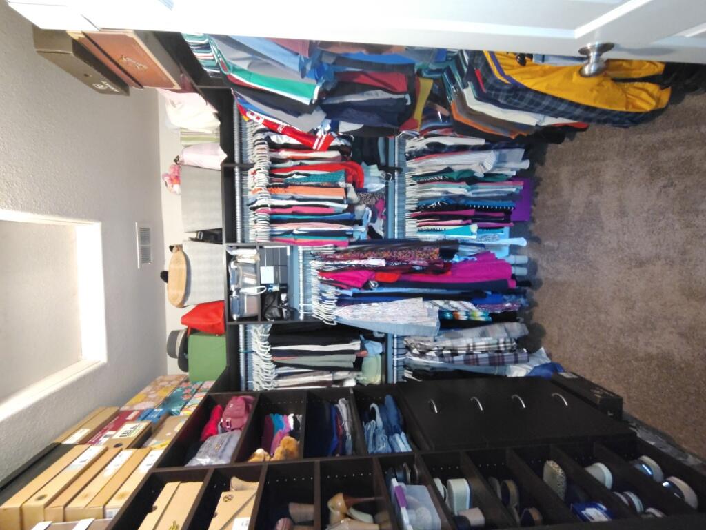 1214 N Julieann Ct, Visalia, CA 93277