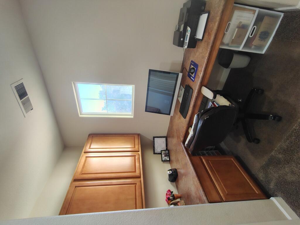 1214 N Julieann Ct, Visalia, CA 93277