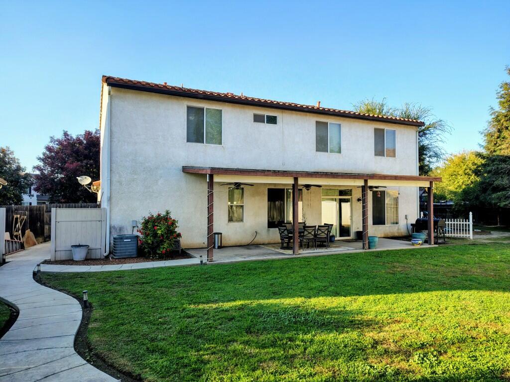 1214 N Julieann Ct, Visalia, CA 93277