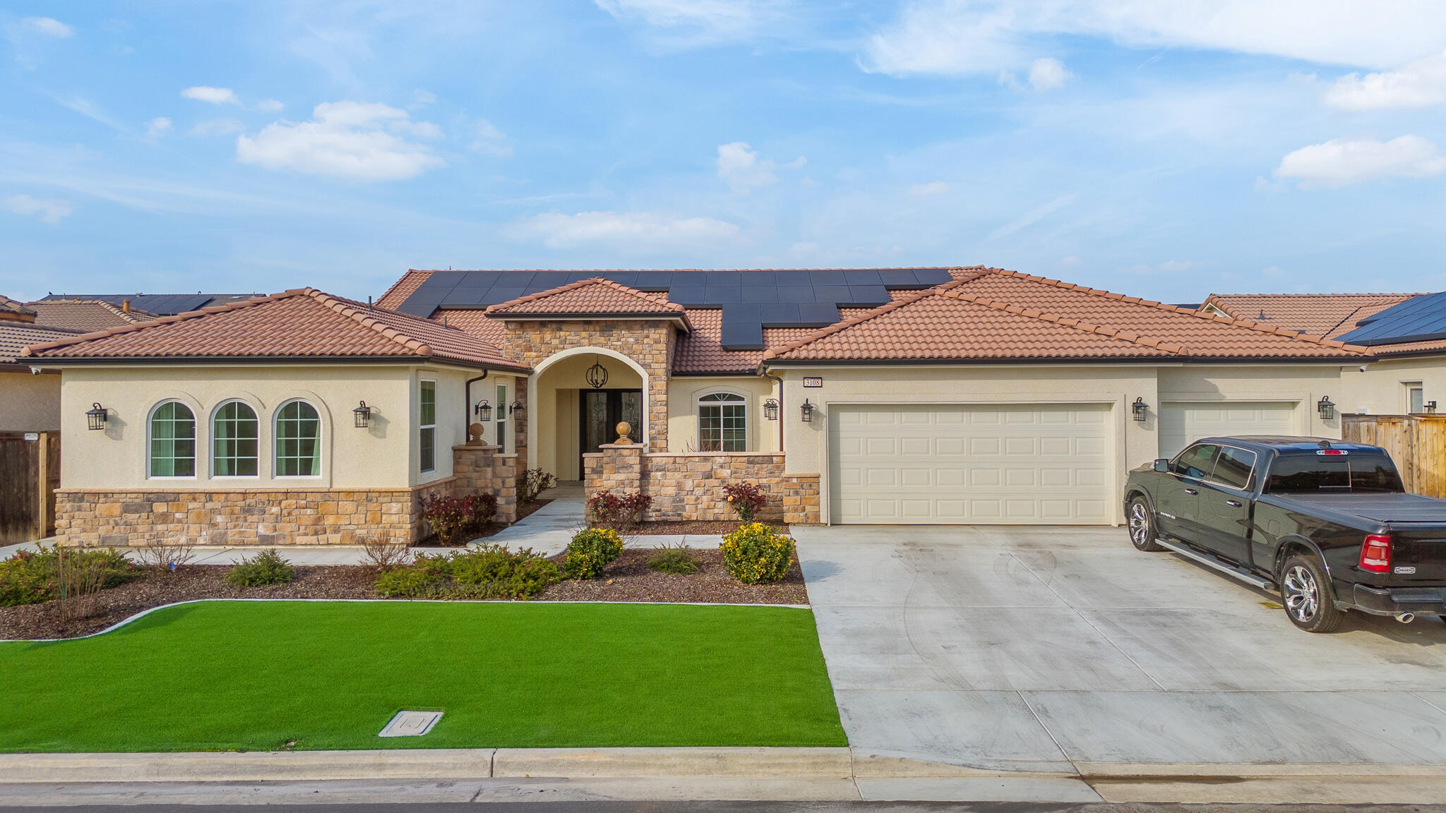 3108 E Beech Ct, Visalia, CA 93292