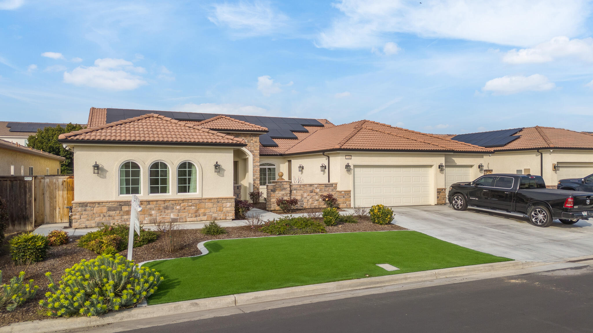 3108 E Beech Ct, Visalia, CA 93292