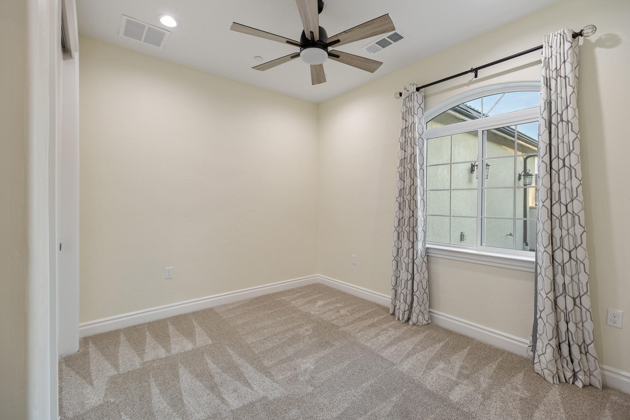 3108 E Beech Ct, Visalia, CA 93292