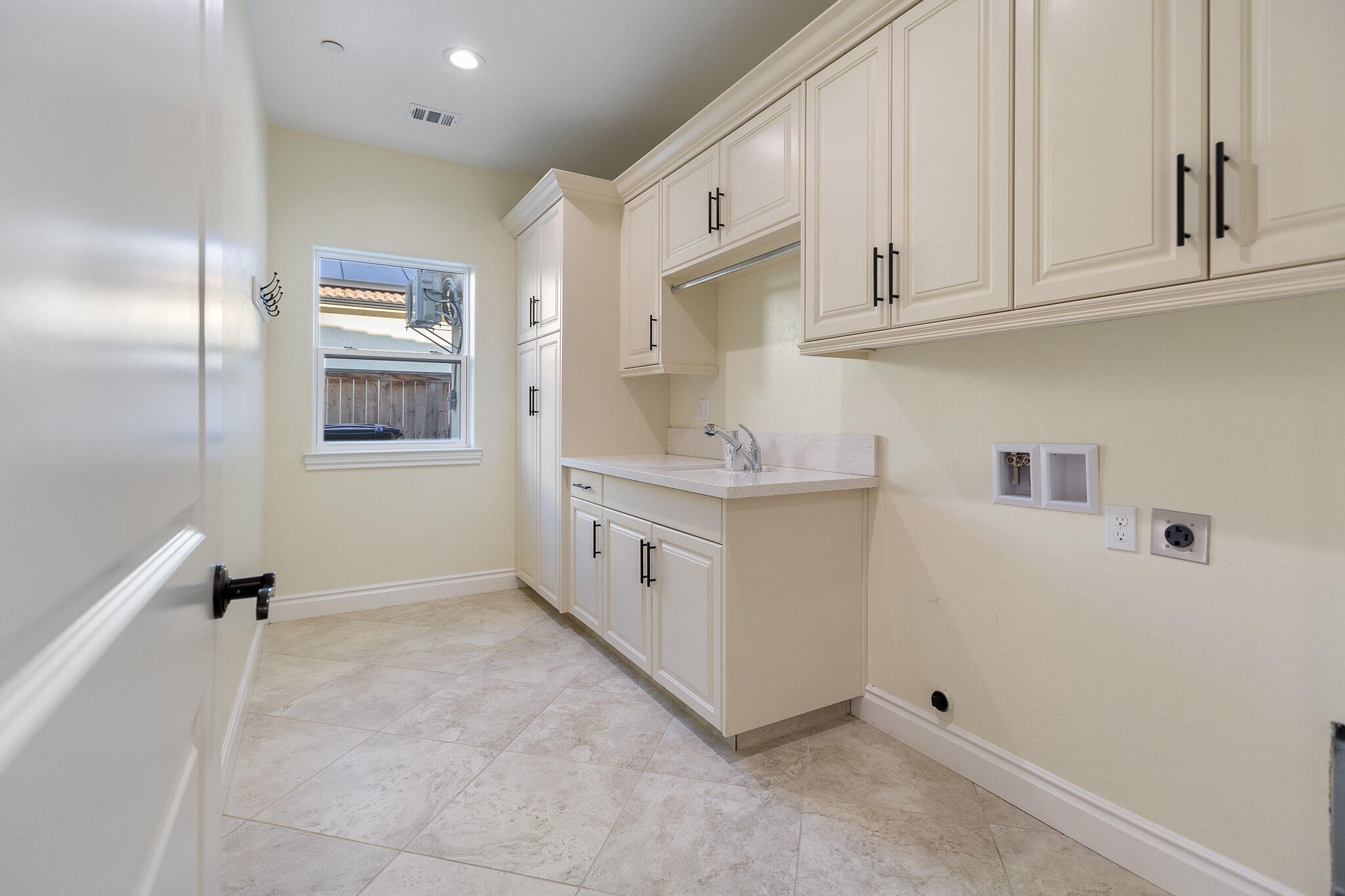 3108 E Beech Ct, Visalia, CA 93292