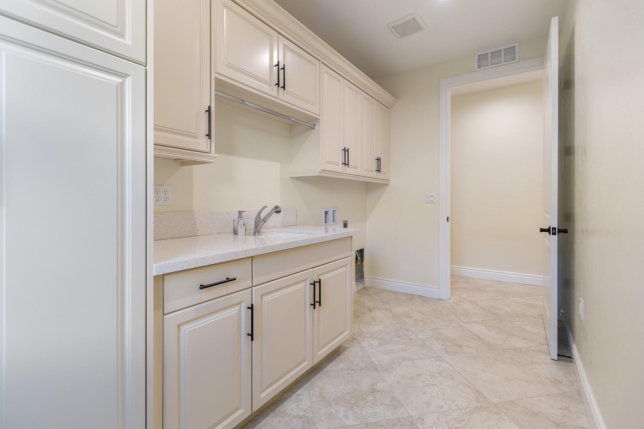 3108 E Beech Ct, Visalia, CA 93292