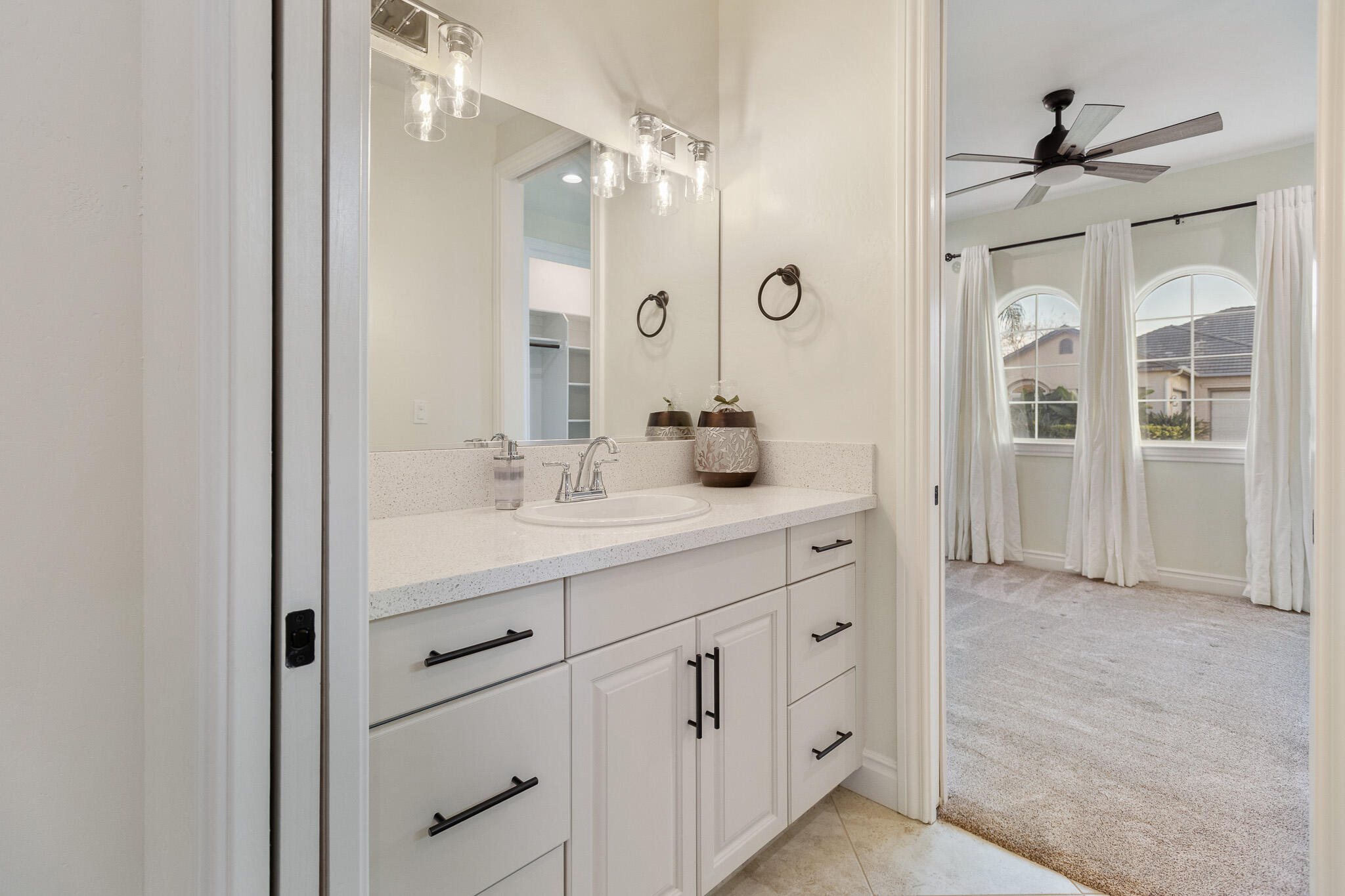 3108 E Beech Ct, Visalia, CA 93292