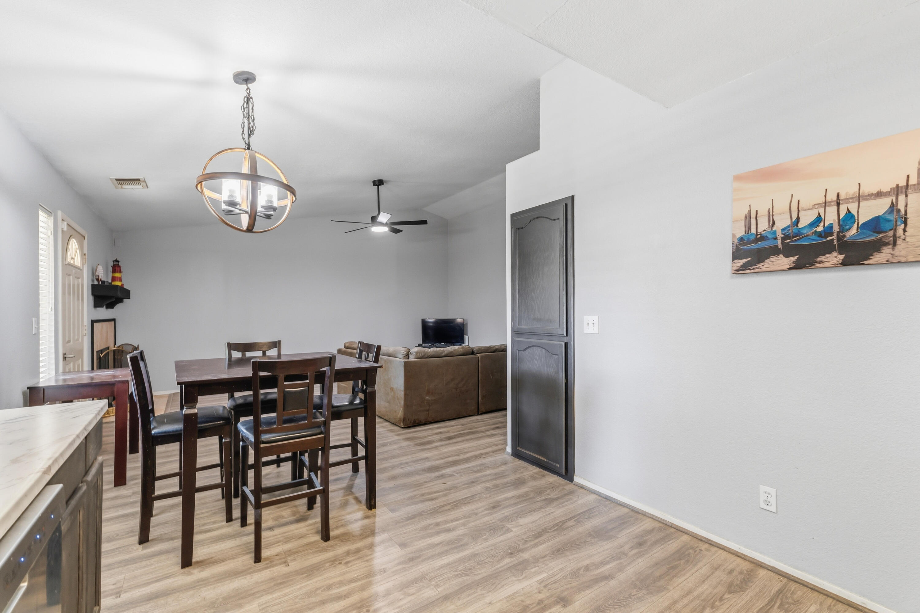 921 Don Medico Dr, Hanford, CA 93230