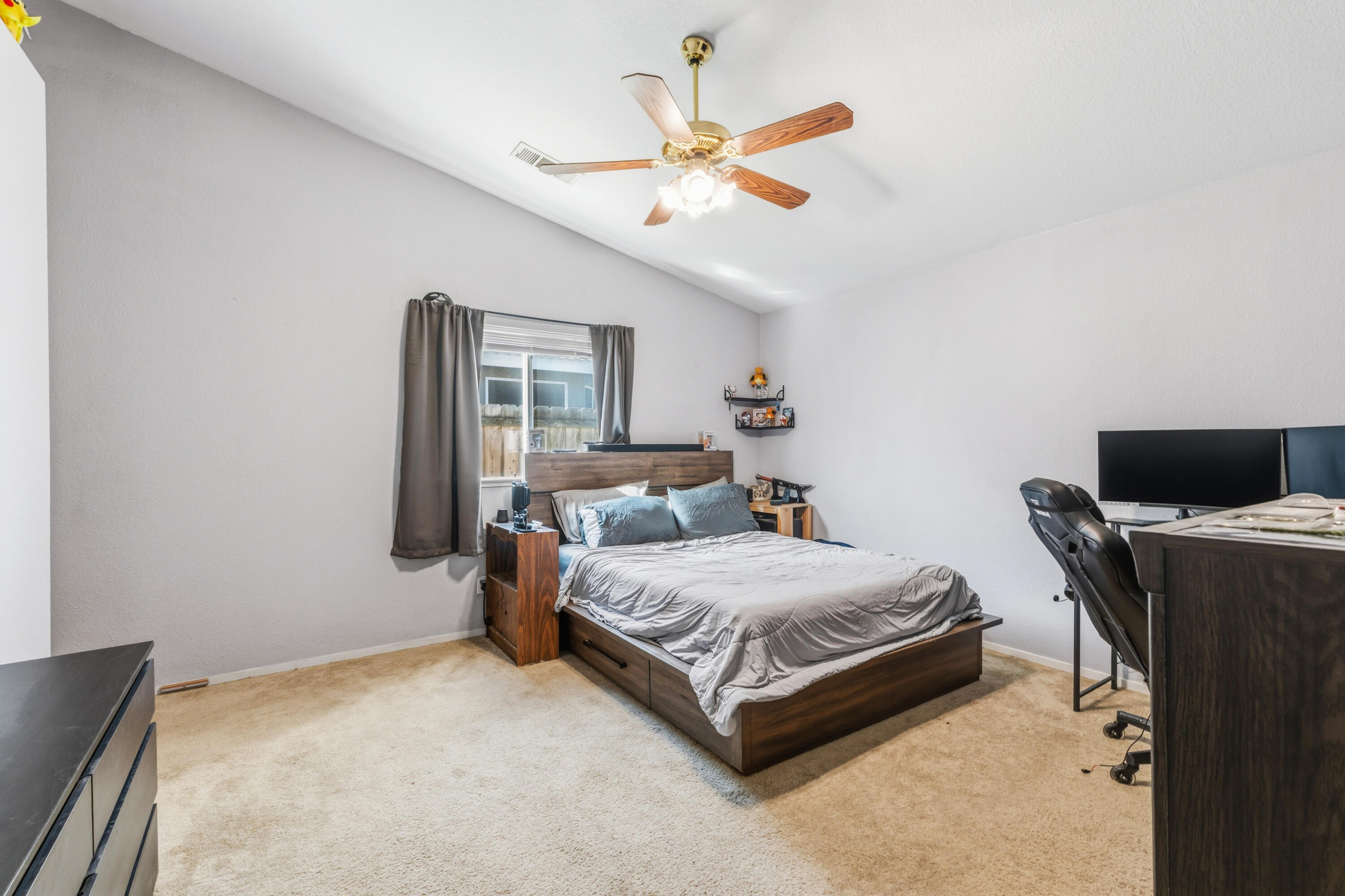 921 Don Medico Dr, Hanford, CA 93230