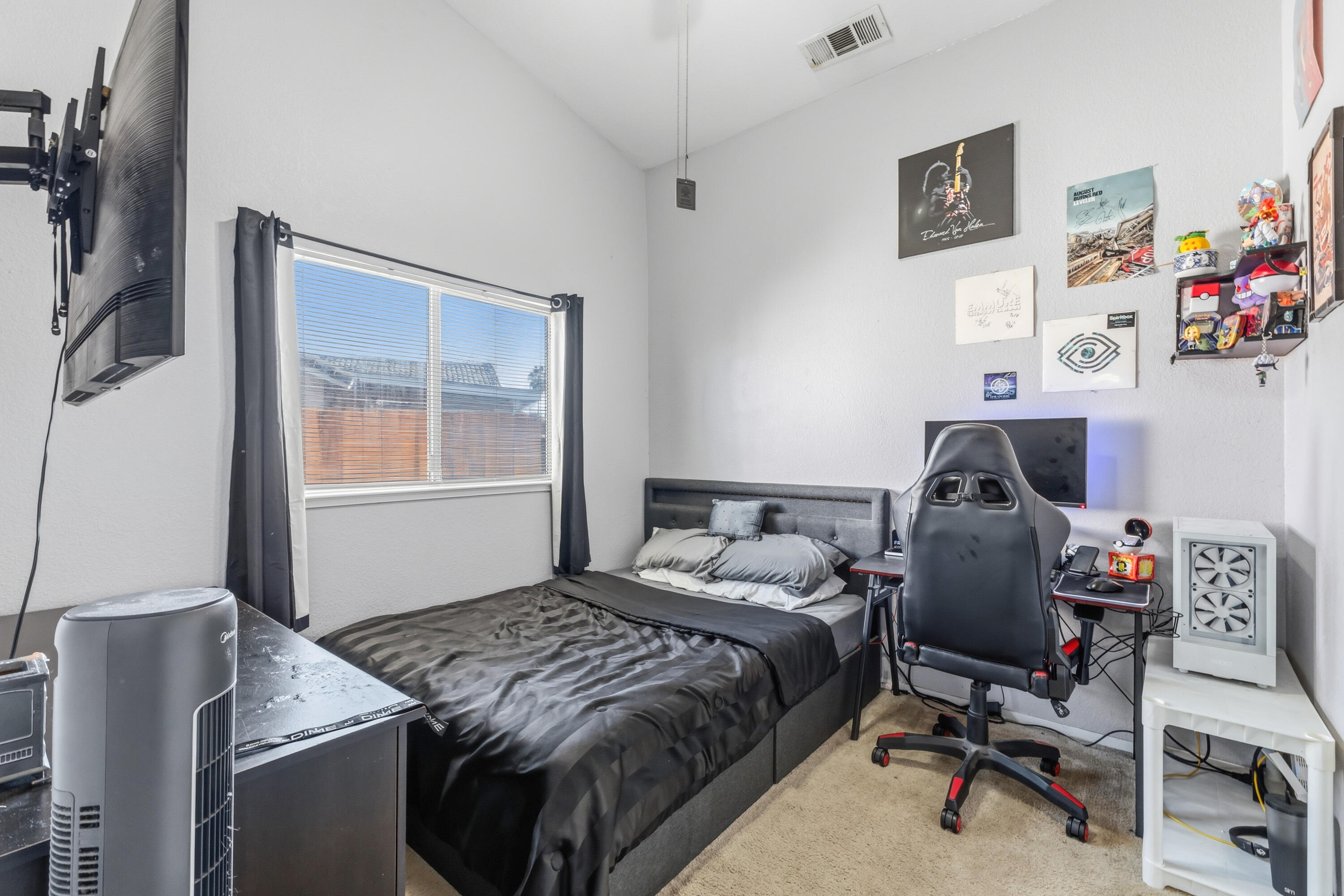 921 Don Medico Dr, Hanford, CA 93230