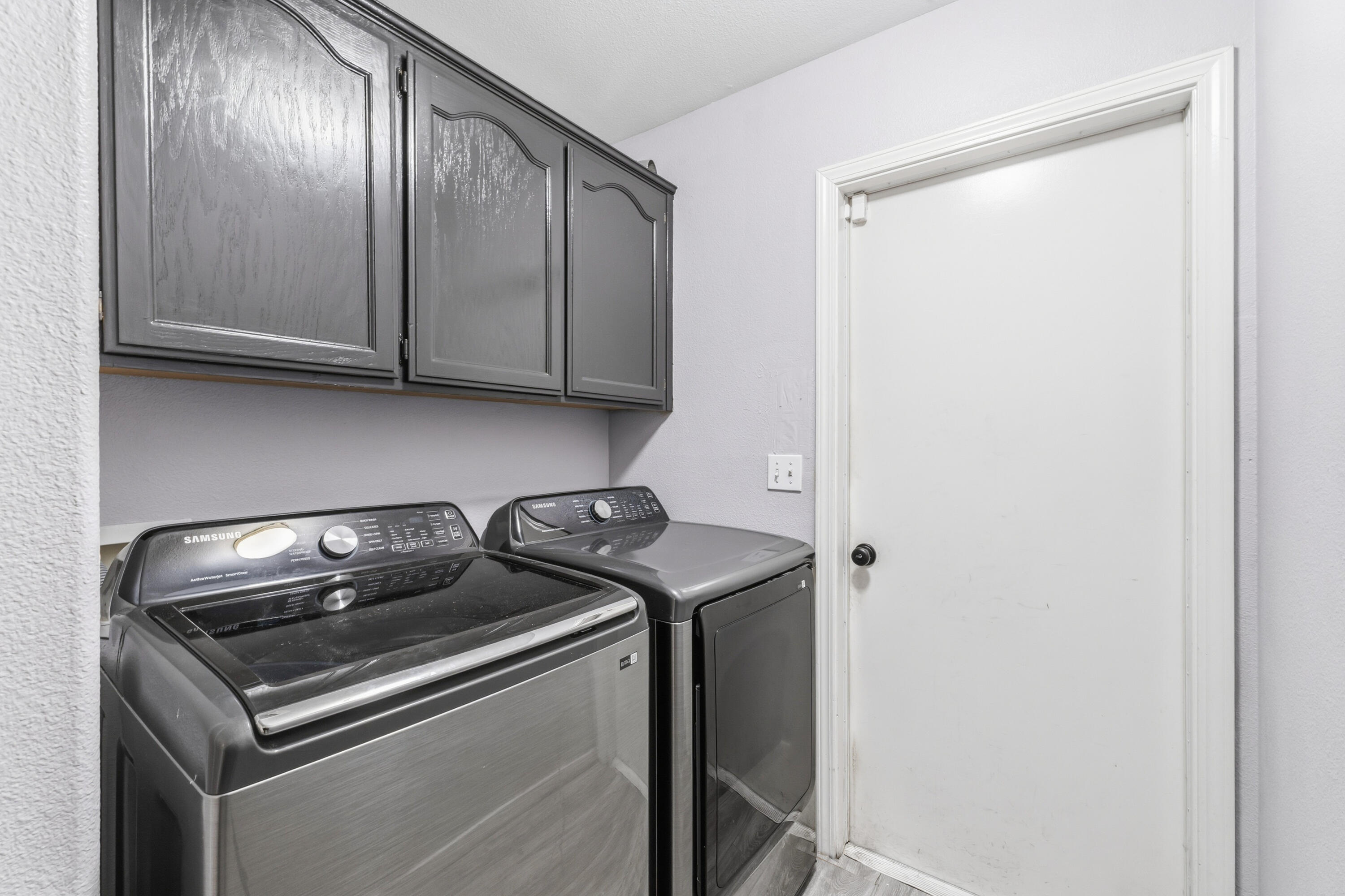 921 Don Medico Dr, Hanford, CA 93230