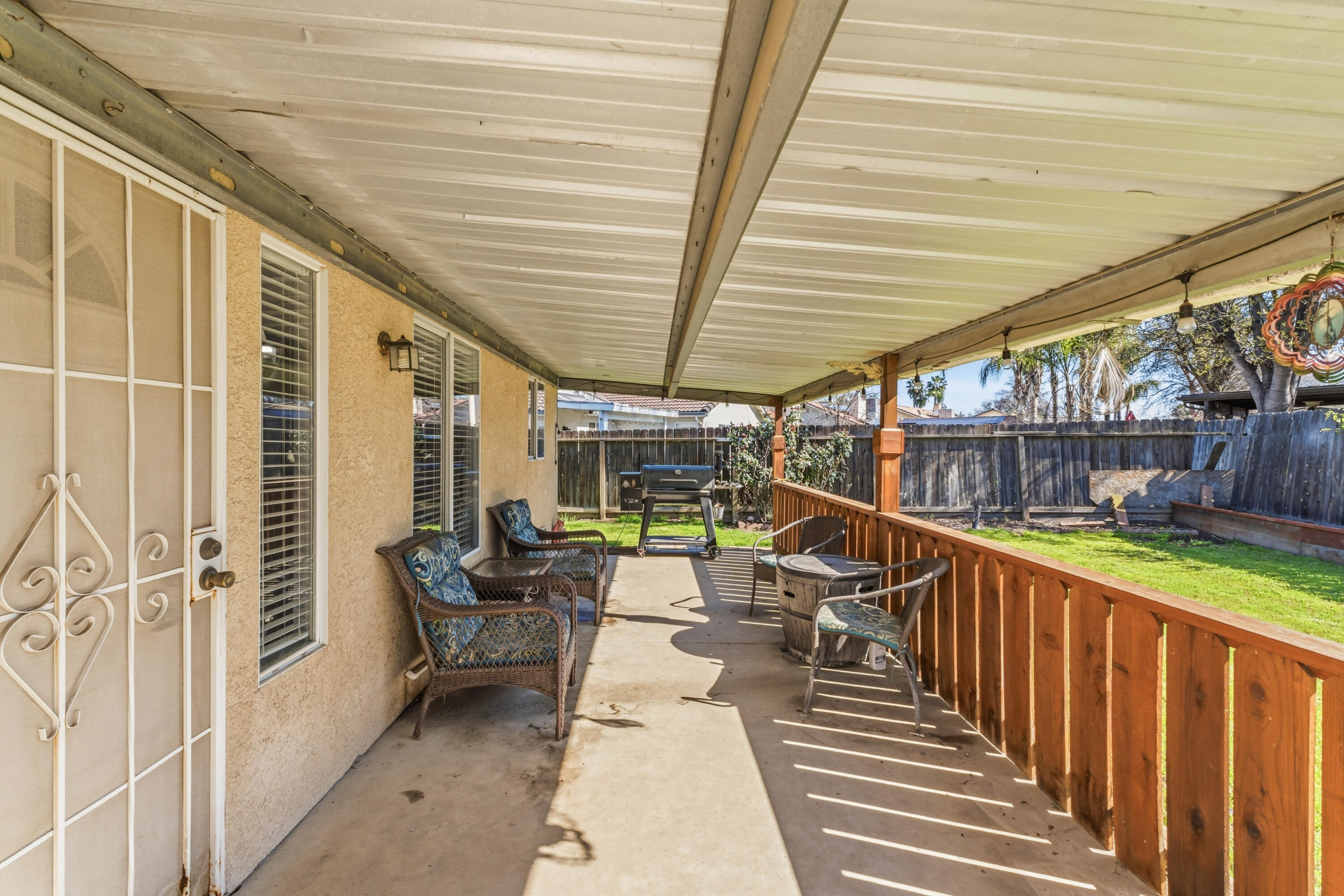 921 Don Medico Dr, Hanford, CA 93230