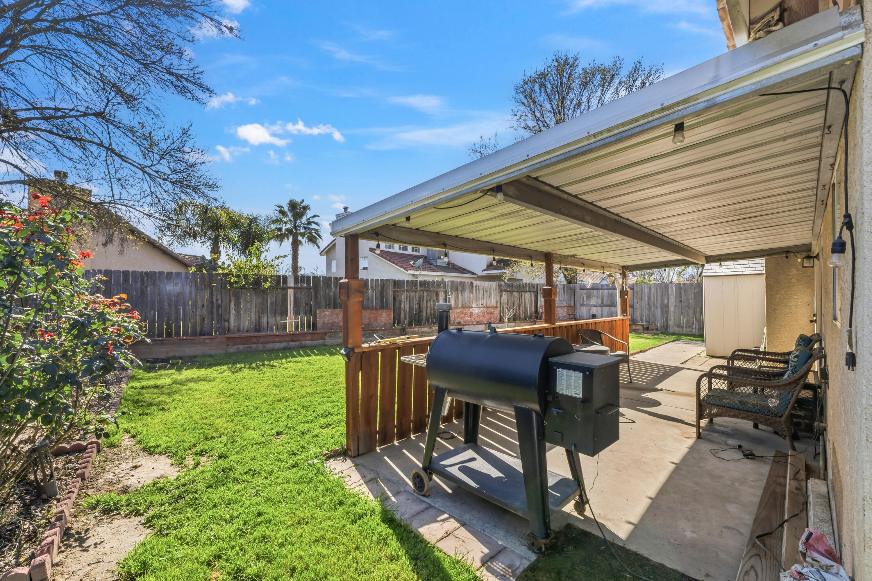 921 Don Medico Dr, Hanford, CA 93230