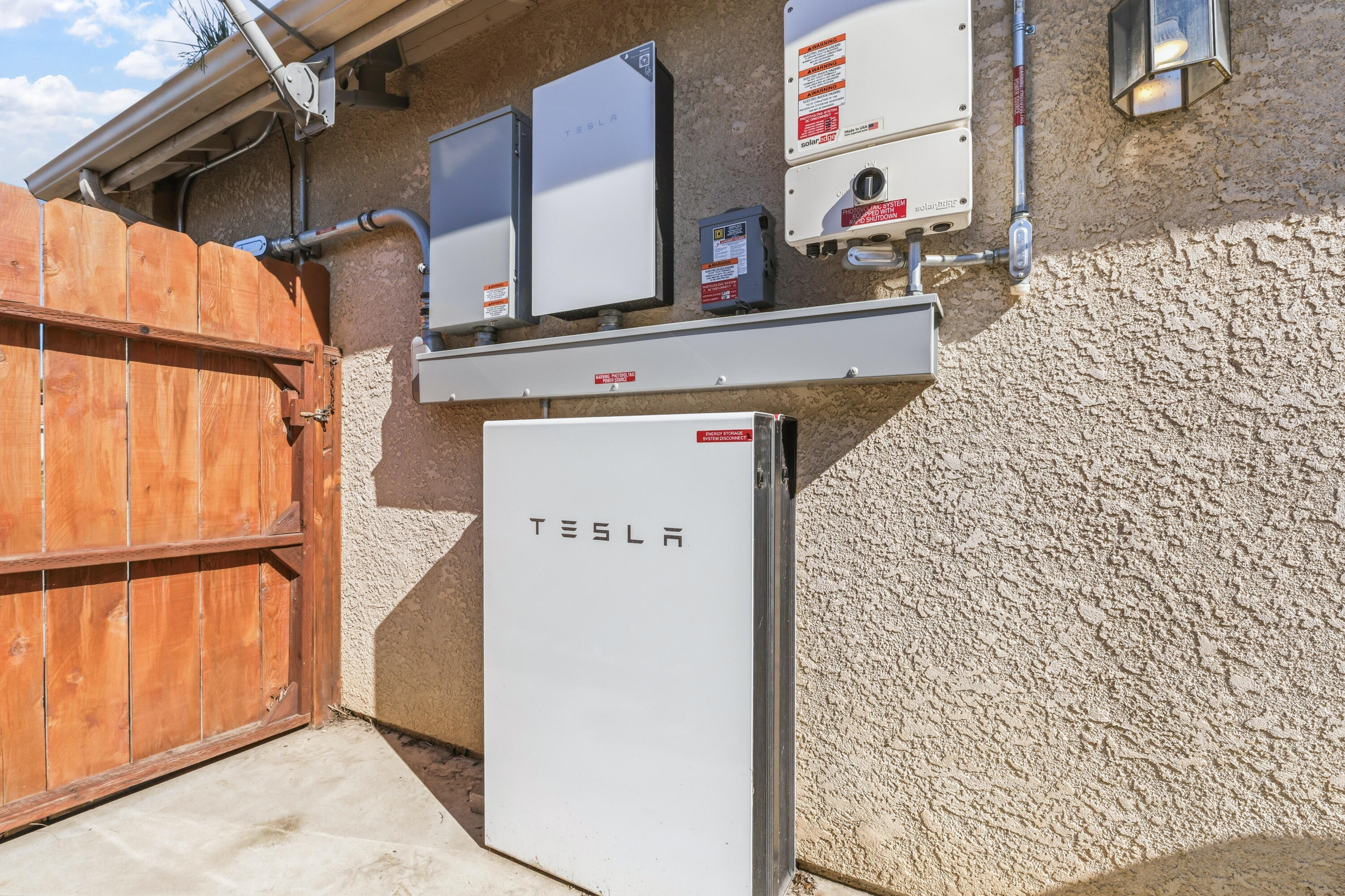 921 Don Medico Dr, Hanford, CA 93230